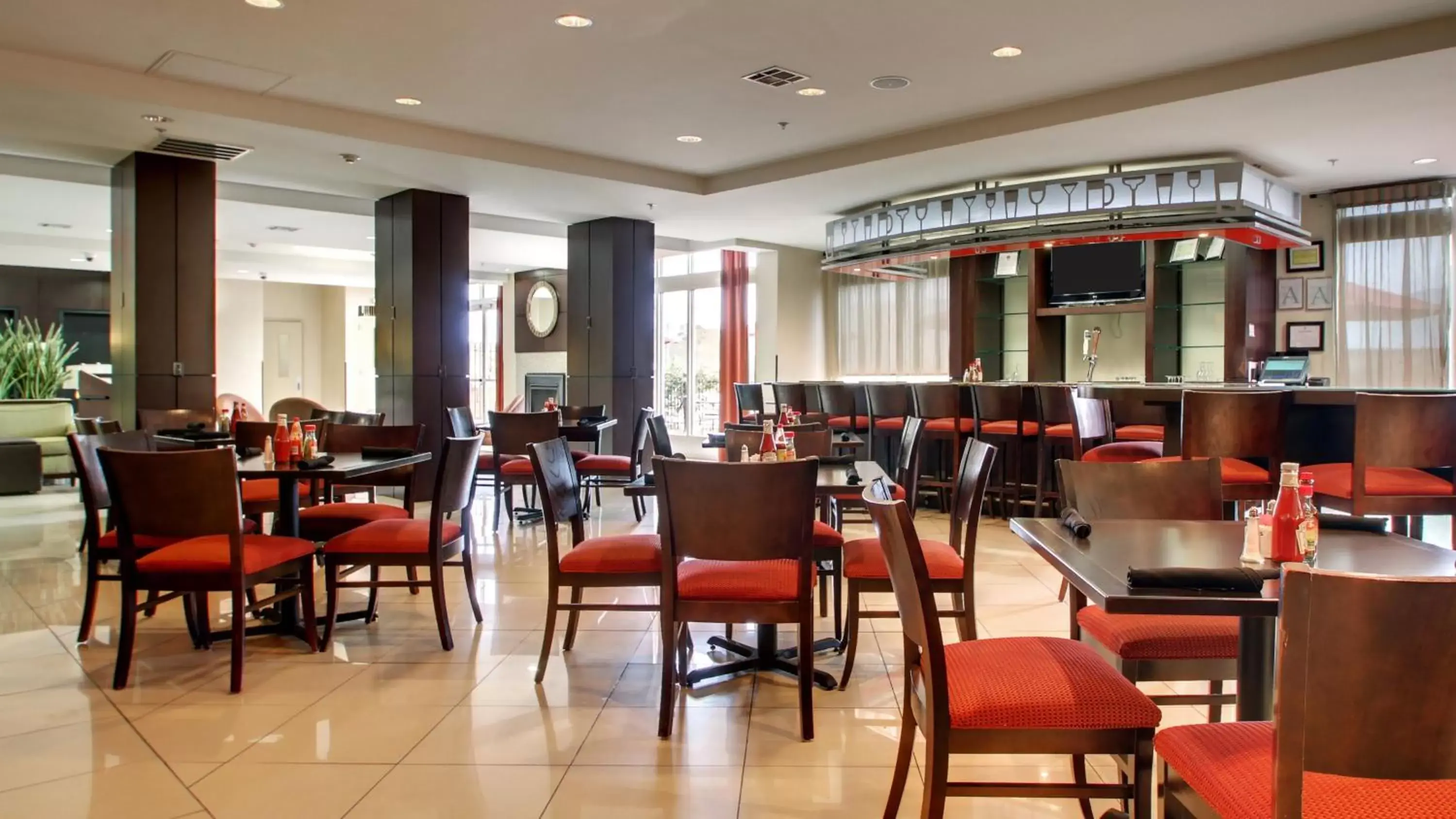 Restaurant/Places to Eat in Holiday Inn Meridian East I 59 / I 20