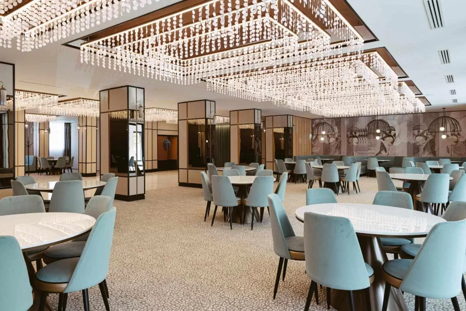 Restaurant/places to eat in Hotel Savior