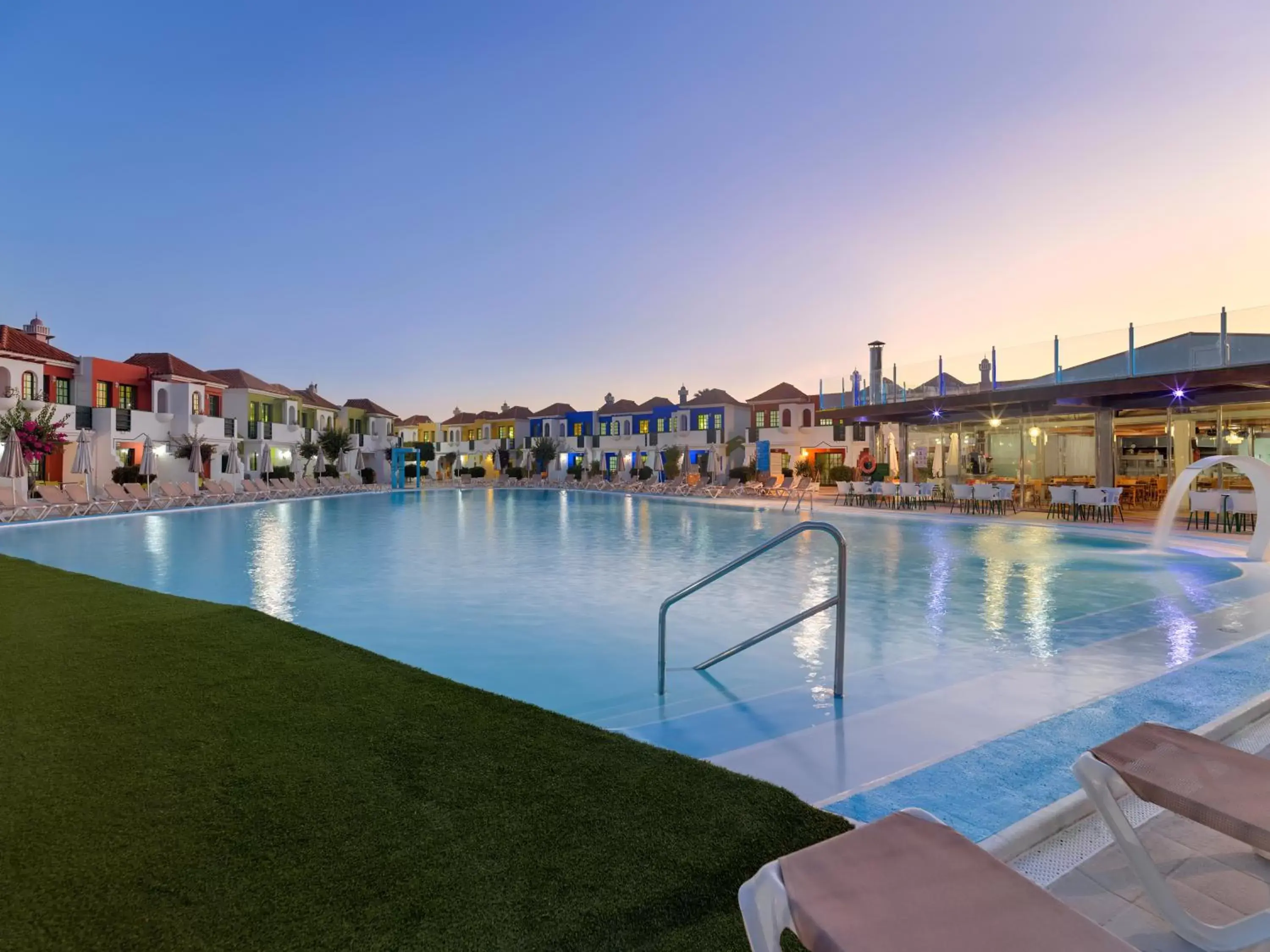 Night, Swimming Pool in Bungalows Vistaflor