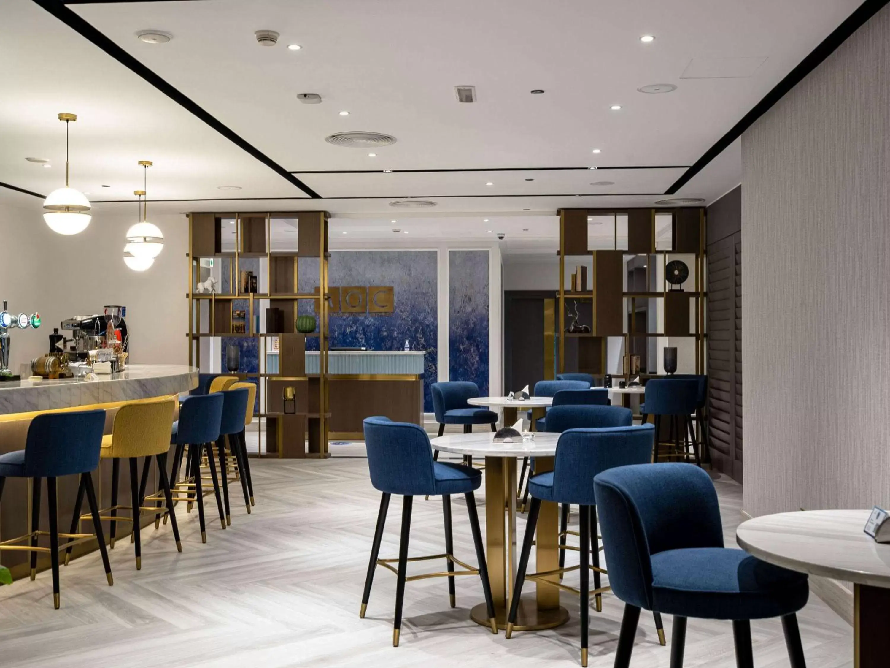 Lounge or bar, Restaurant/Places to Eat in Sofitel Dubai Jumeirah Beach
