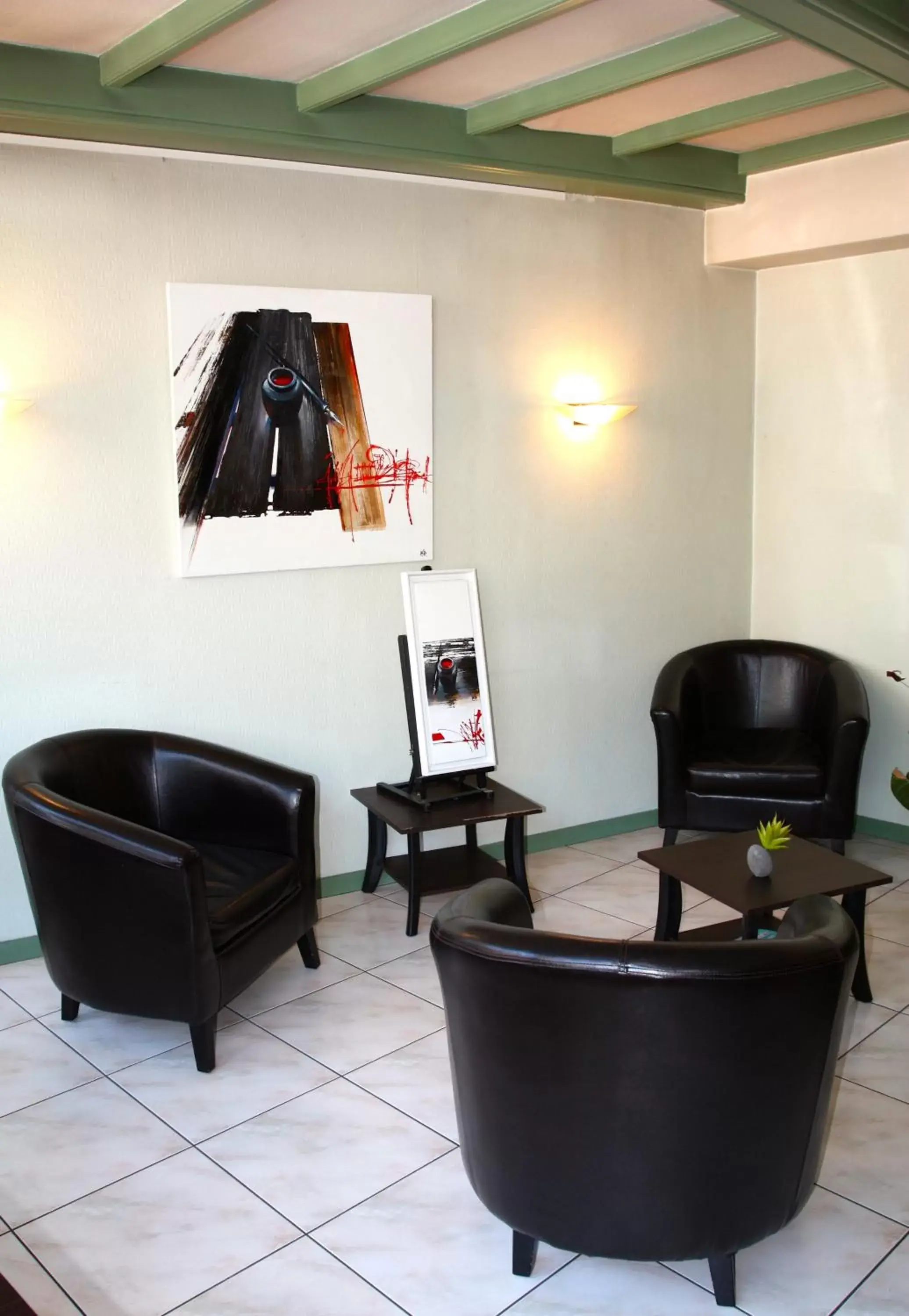 Living room in Logis Hôtel Restaurant du Midi - Rodez Centre Living room in Logis Hôtel Restaurant du Midi - Rodez Centre