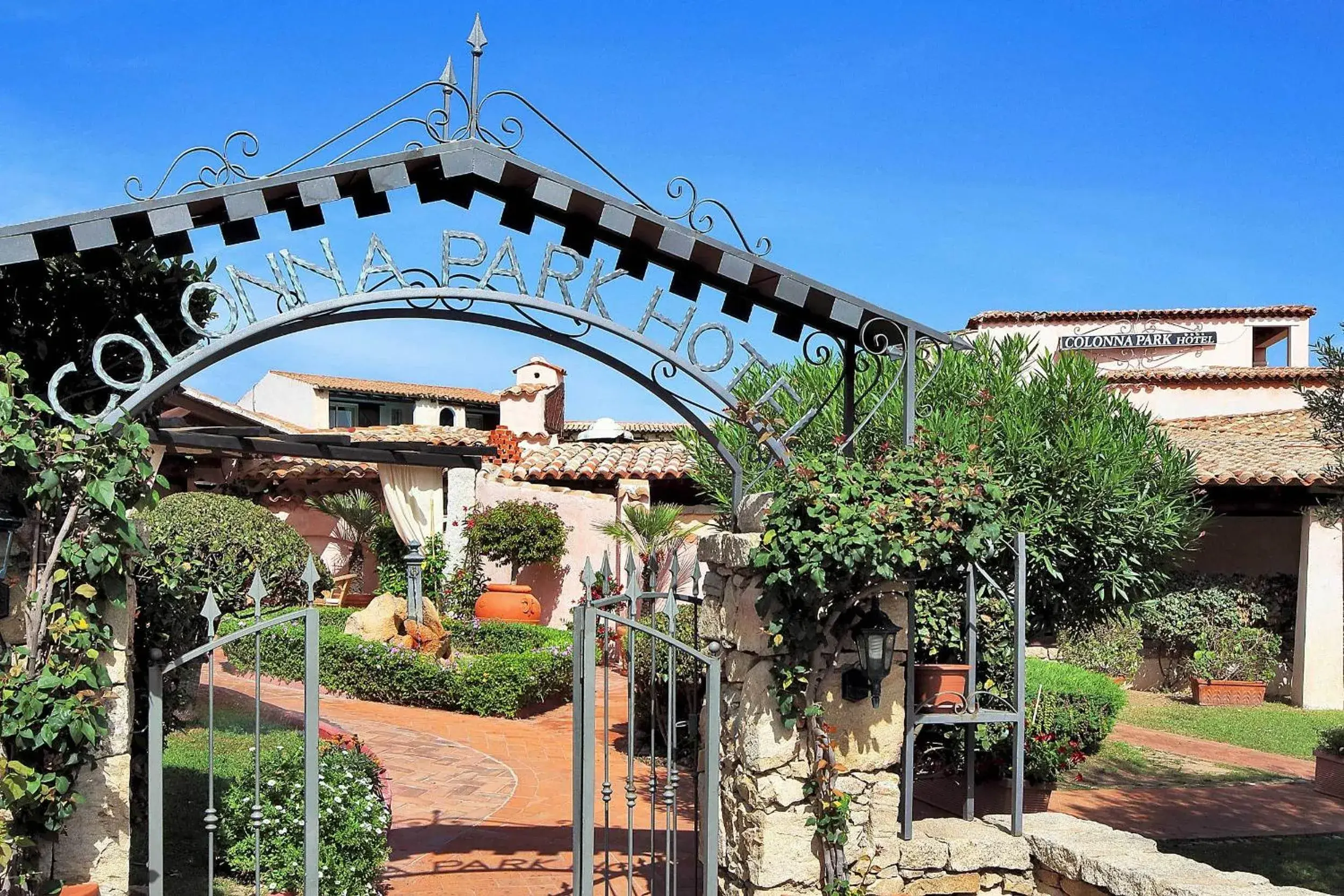 Facade/entrance, Property Building in Colonna Park Hotel