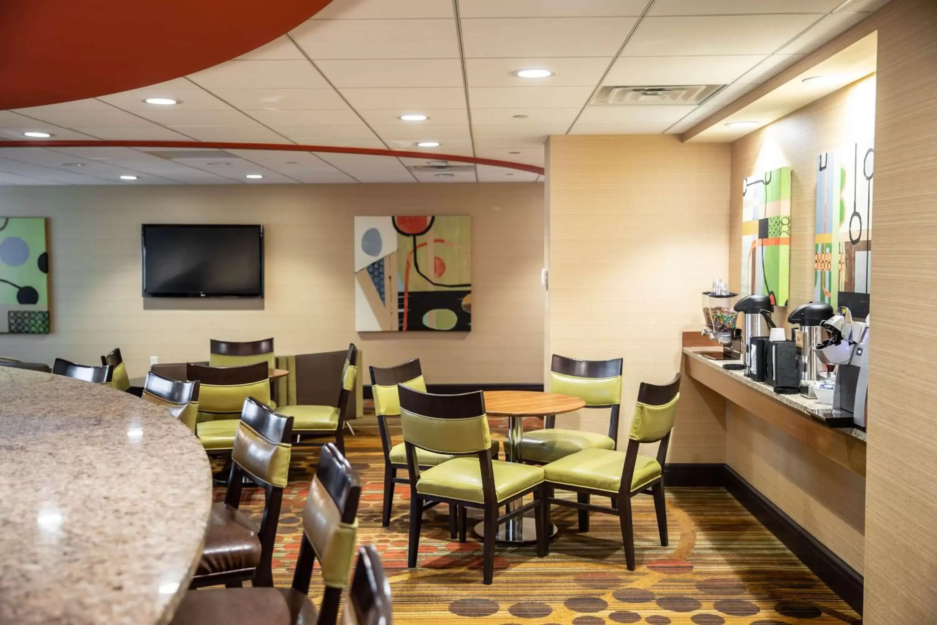Lounge or bar, Restaurant/Places to Eat in Radisson Plaza Hotel at Kalamazoo Center