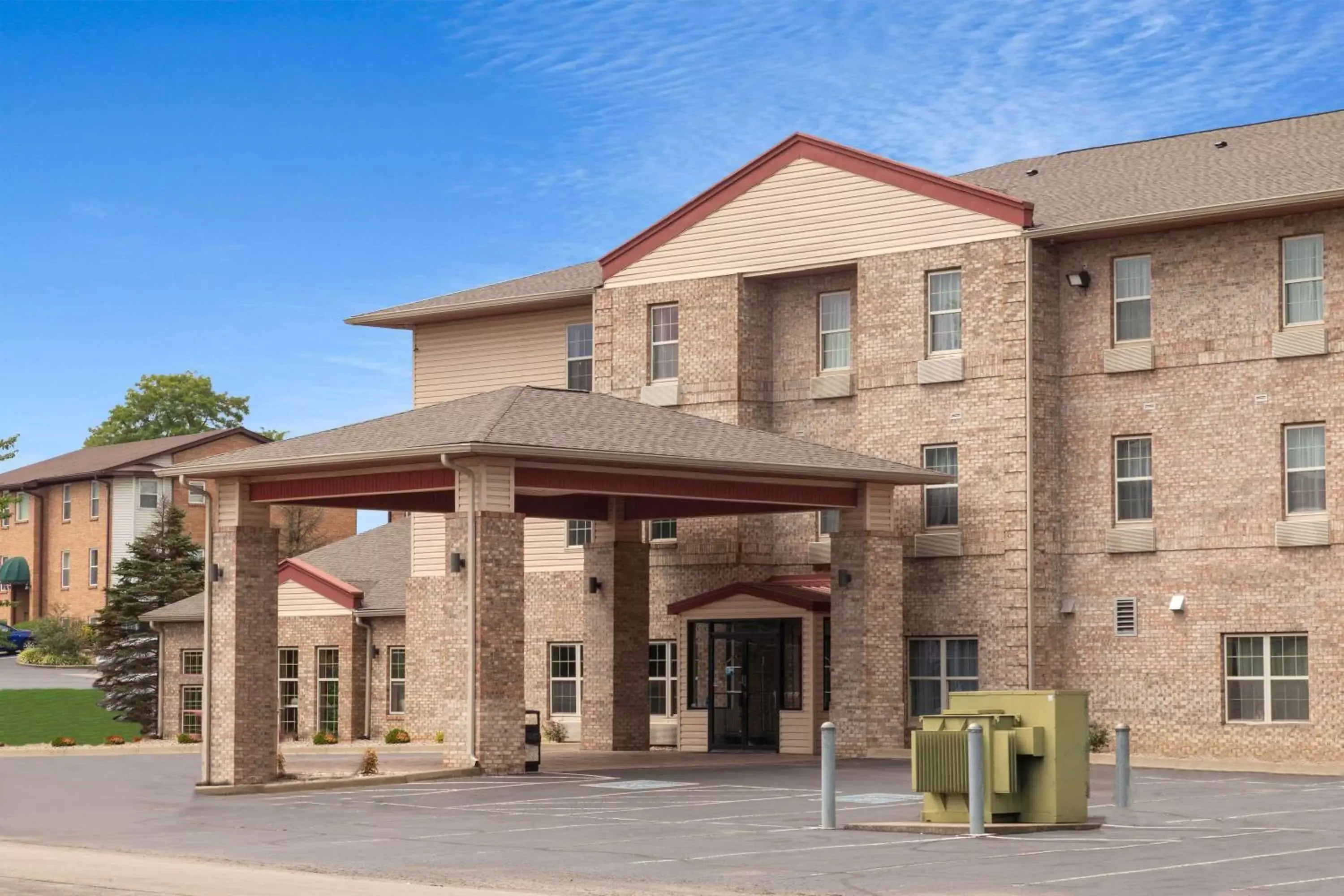 Property building in Ramada by Wyndham Sellersburg/Louisville North Property building in Ramada by Wyndham Sellersburg/Louisville North