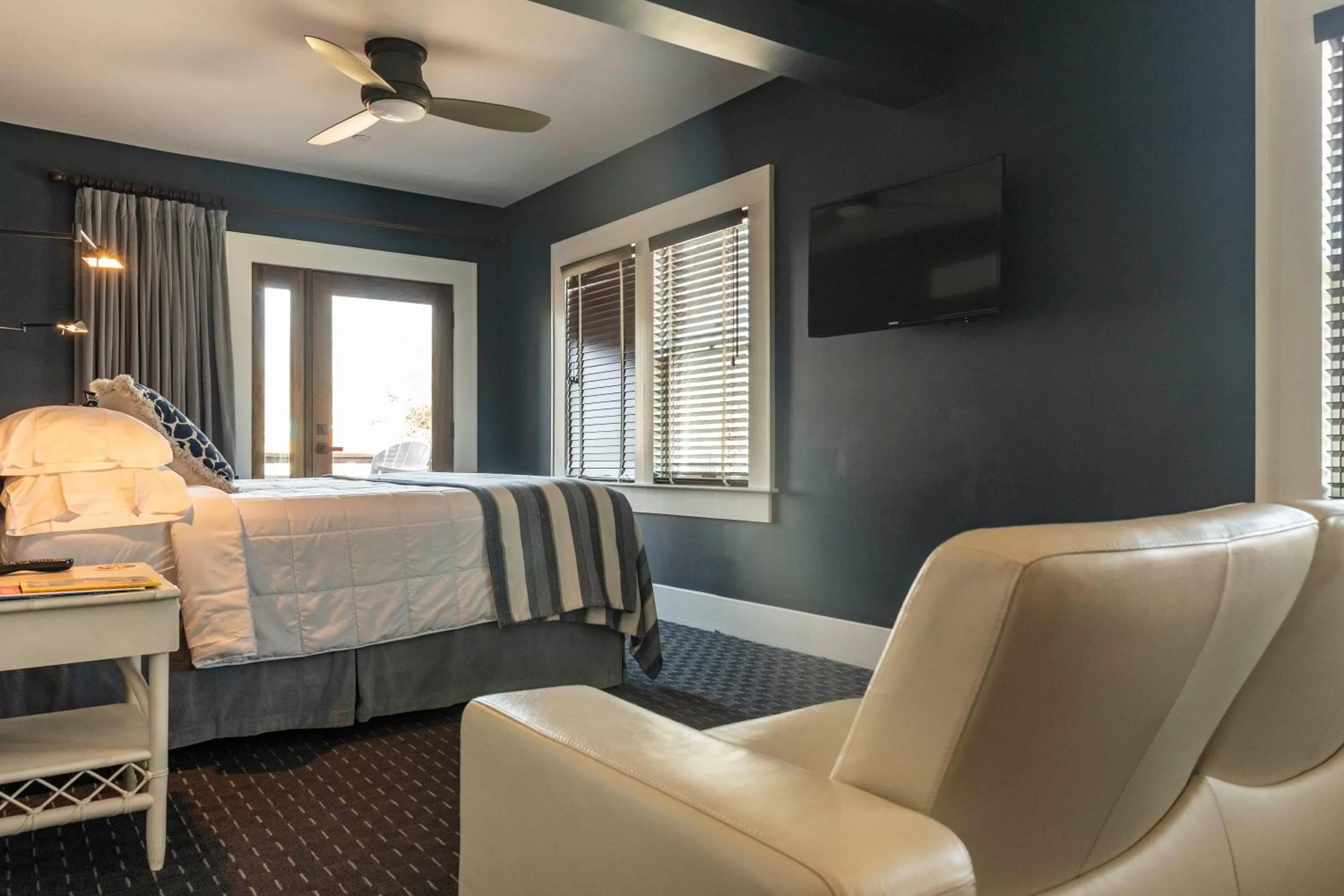 Photo of the whole room, Bed in Hotel Broad Ripple