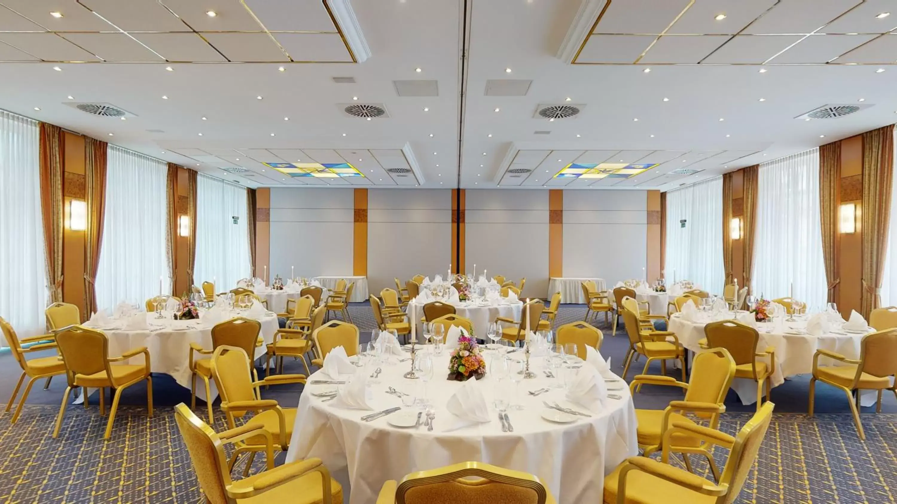 Banquet/Function facilities, Restaurant/Places to Eat in Hotel Oranien Wiesbaden