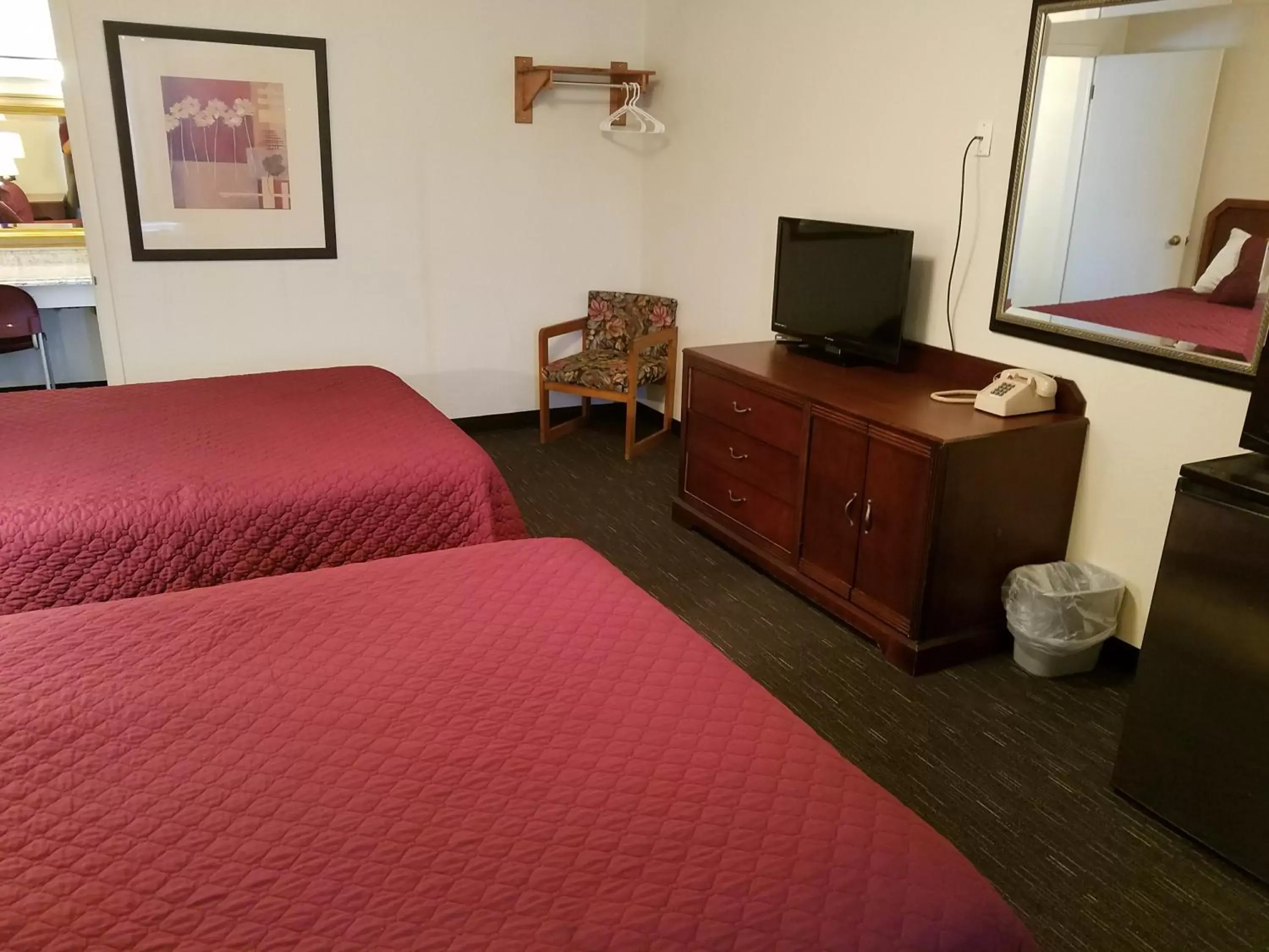 TV and multimedia, Bed in West Plains Motel