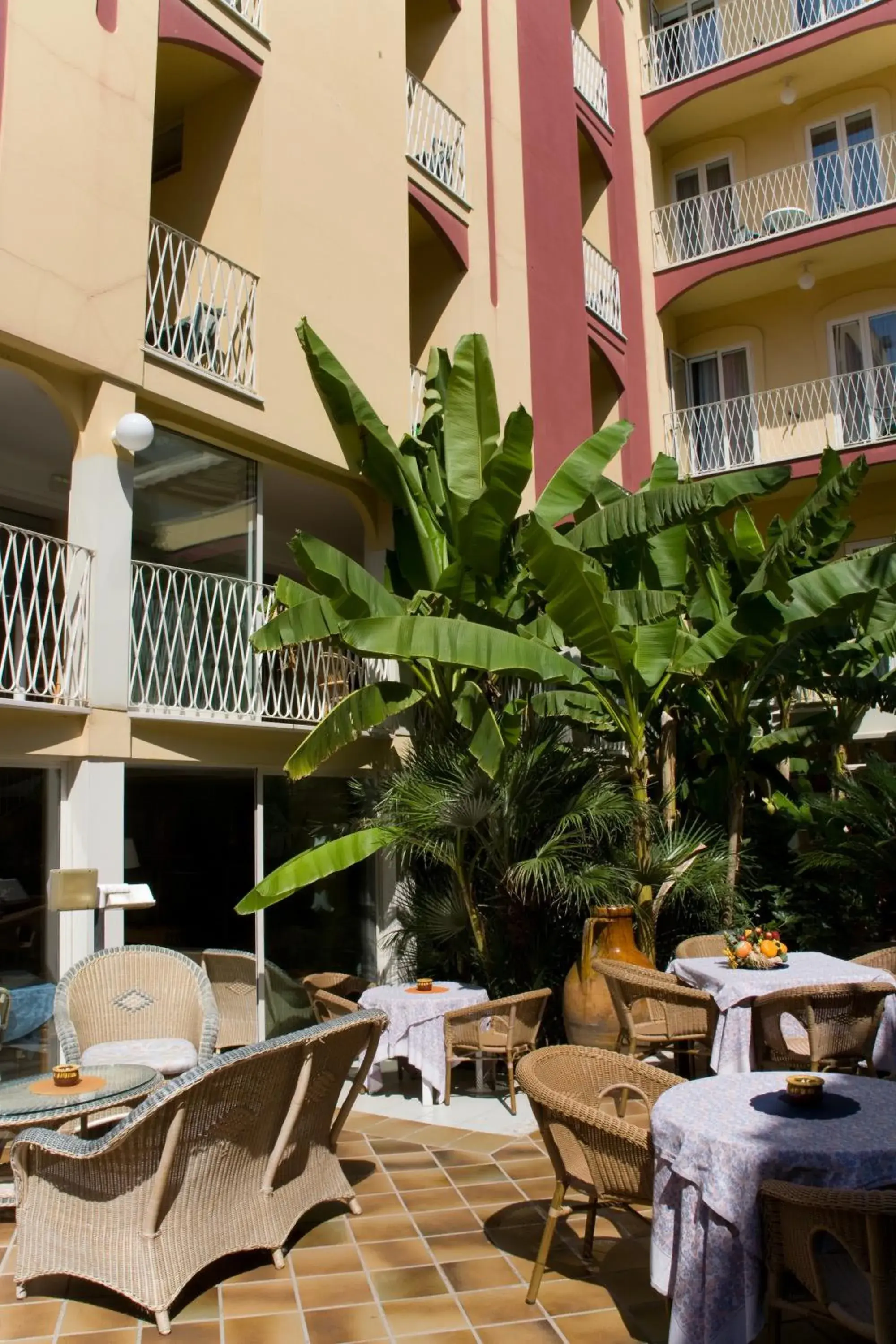 Restaurant/Places to Eat in Hotel Resort Marinella