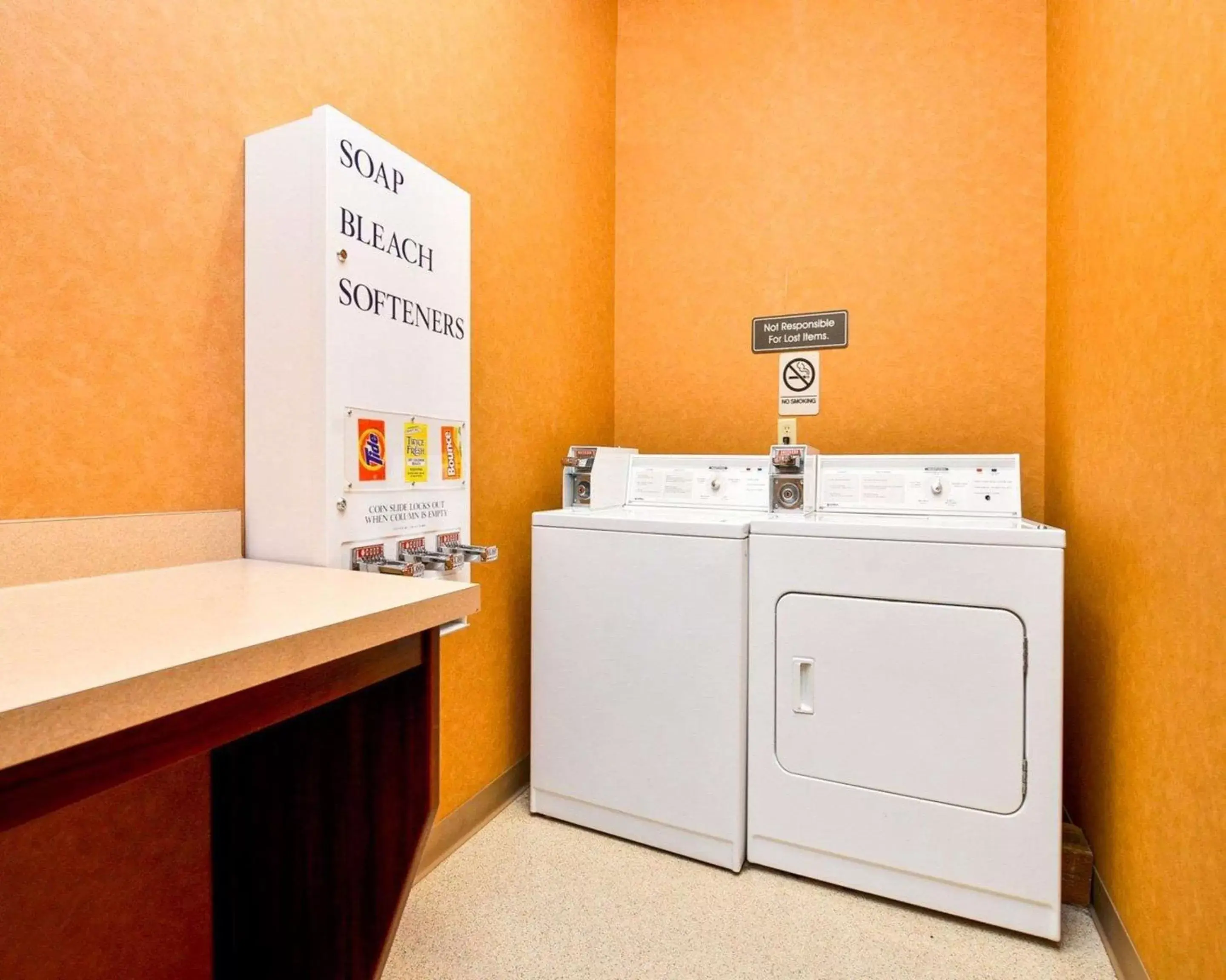 On site, Bathroom in Comfort Suites Redmond Airport
