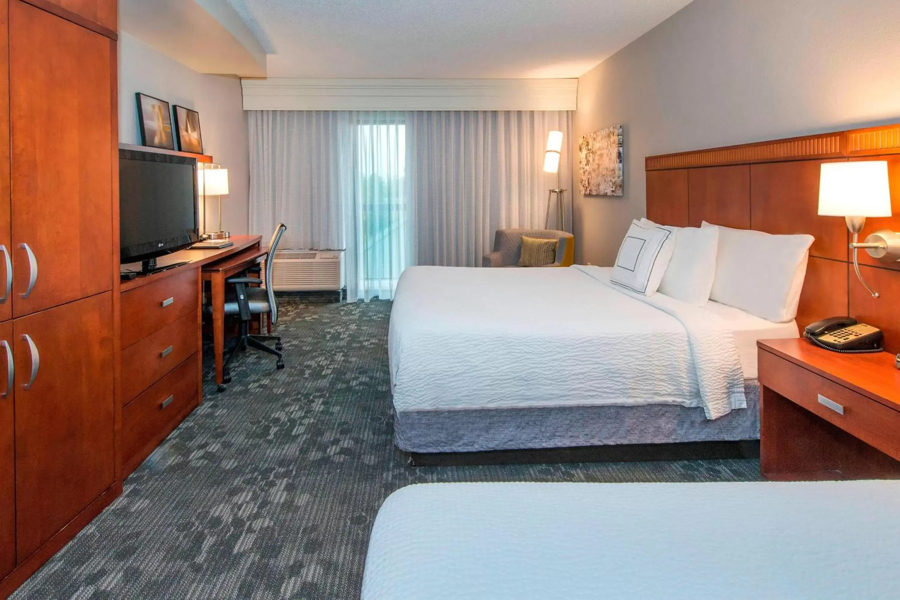 Photo of the whole room, Bed in Courtyard by Marriott Montgomery Prattville