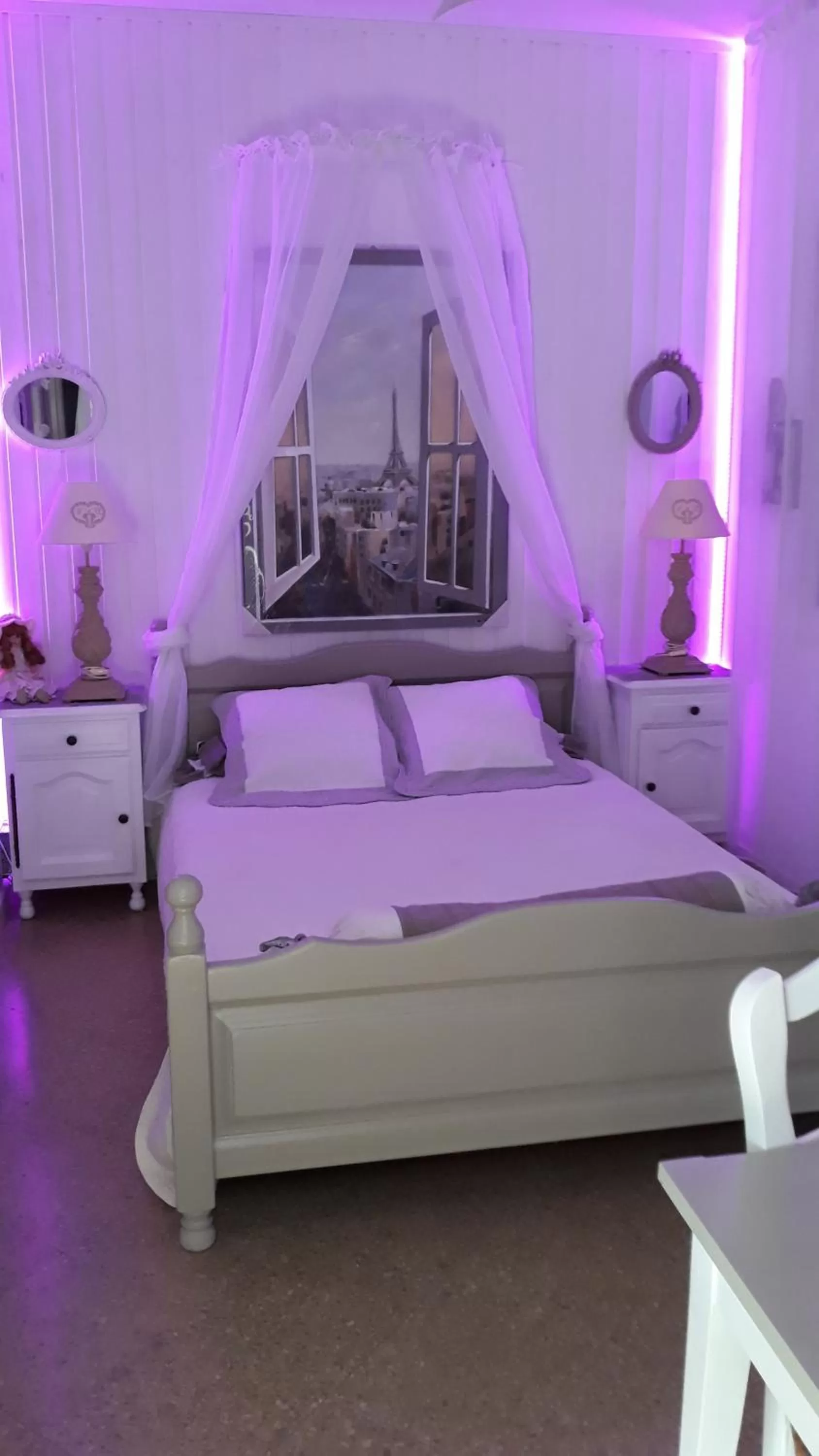 Bed in CHAMBRES D'HÔTES CHEZ CATHERINE A REUS chambre de Paris