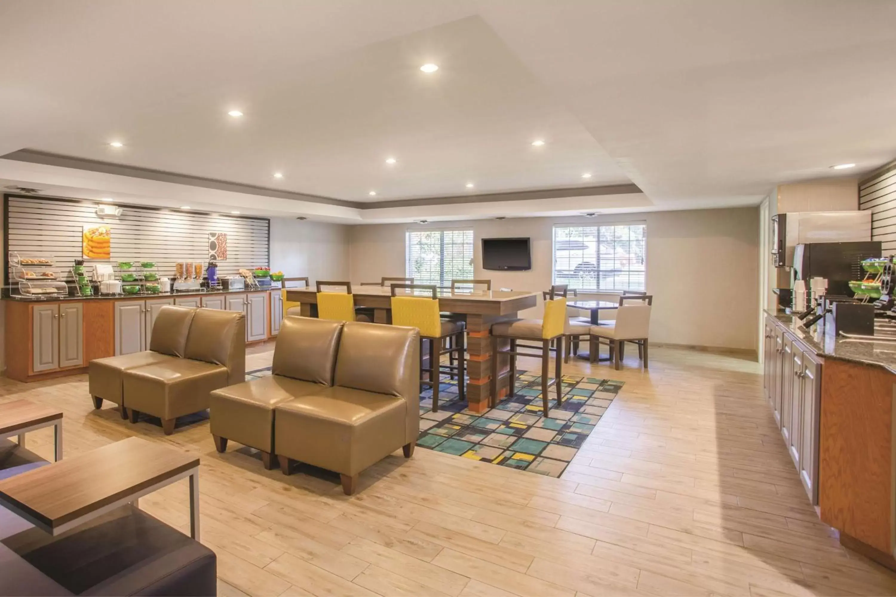 Restaurant/places to eat, Lounge/Bar in La Quinta Inn by Wyndham Richmond South