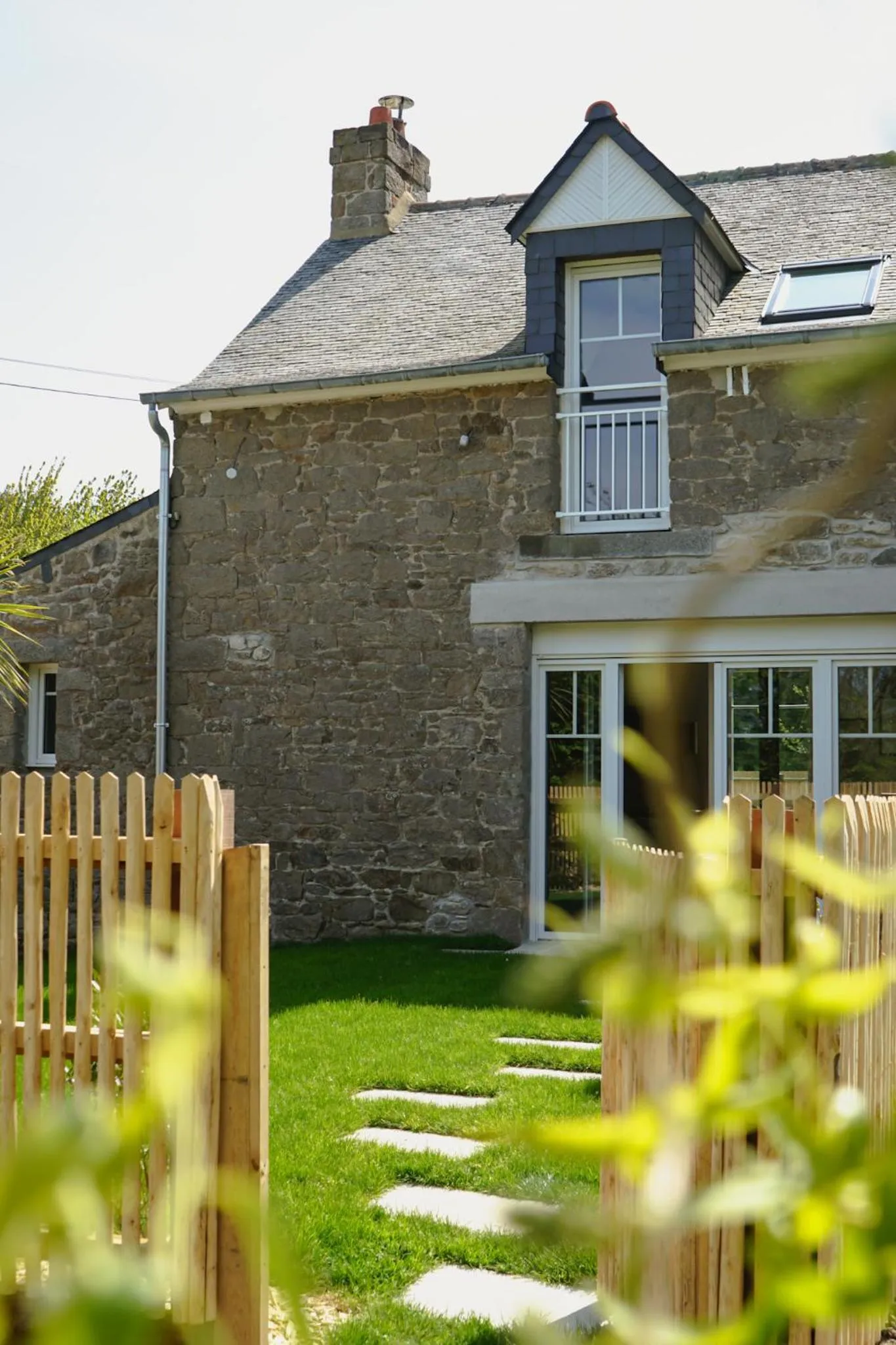 Garden view in Hôtel Le Chatellier - Piscine chauffée d'avril à octobre