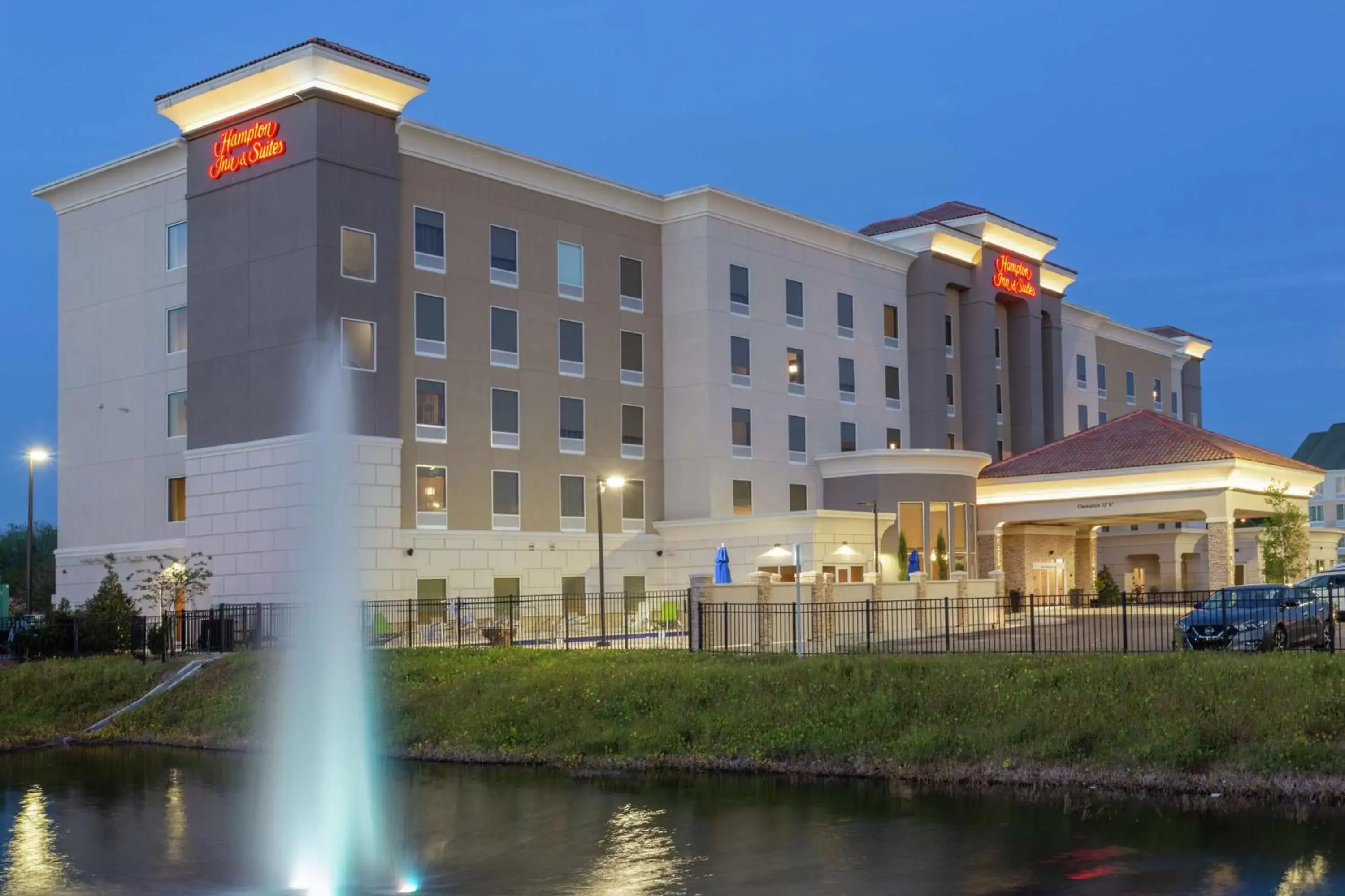 Property Building in Hampton Inn and Suites Jacksonville/Orange Park, FL