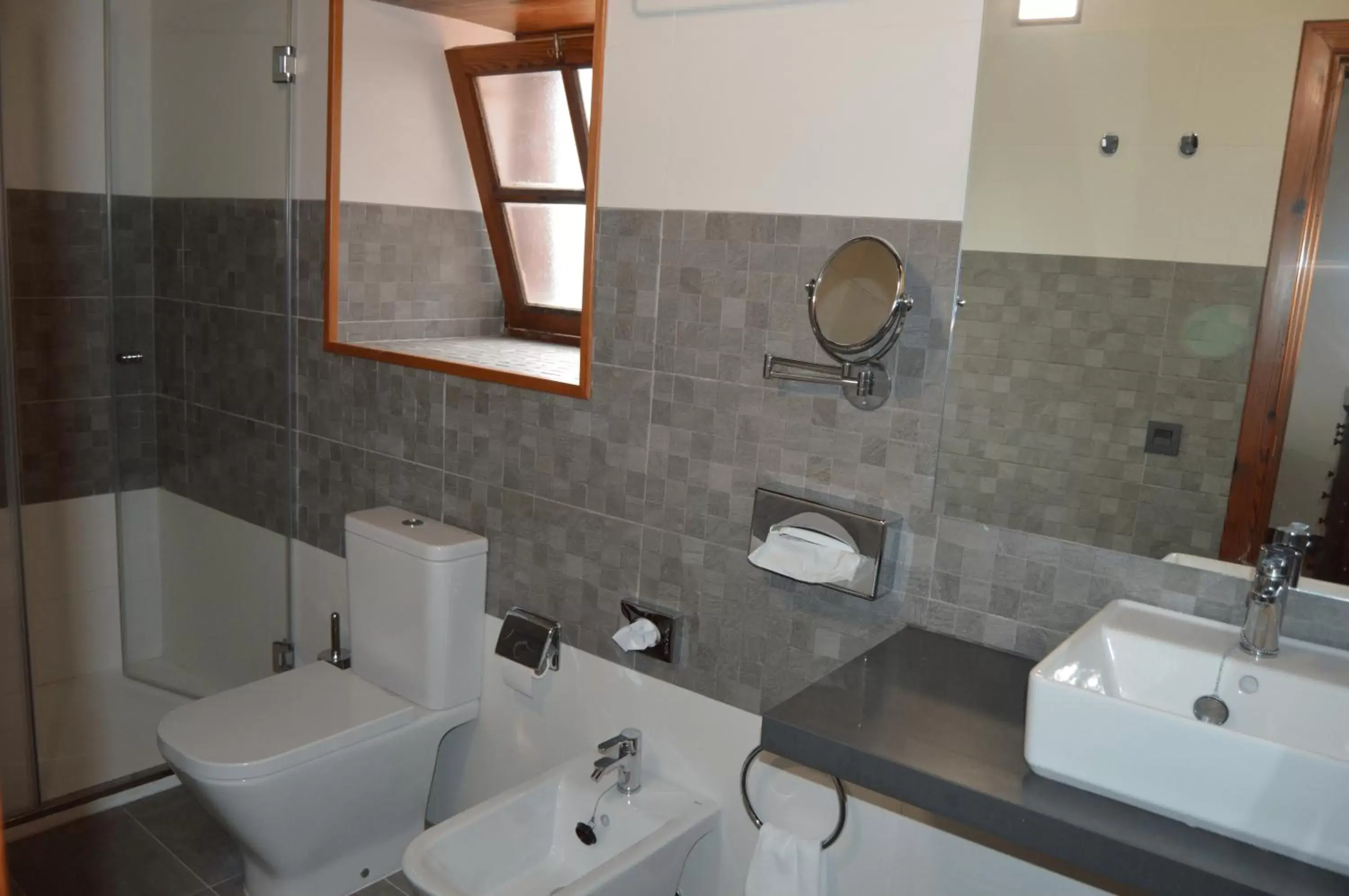 Shower, Bathroom in Hotel Rural Casablanca