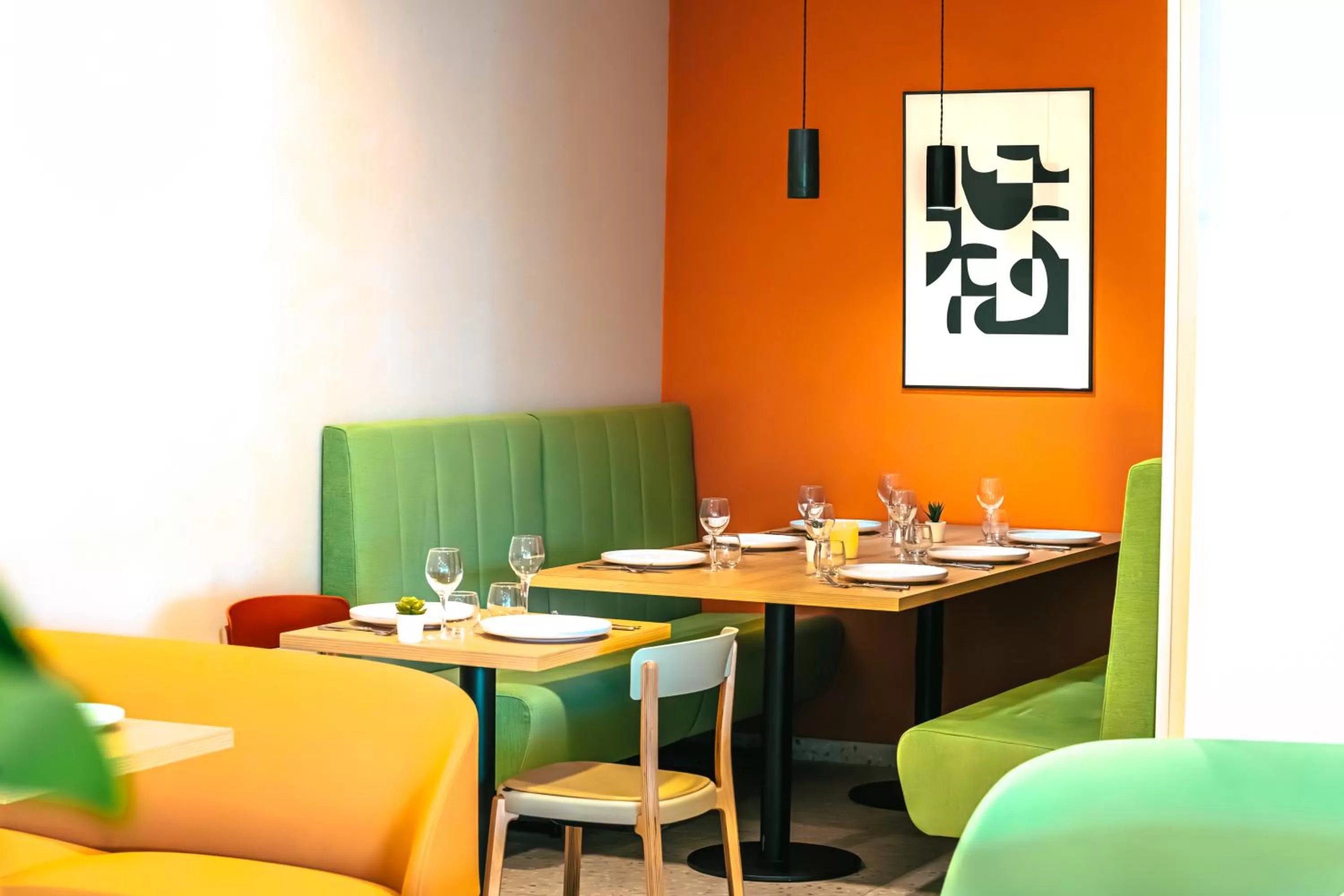 Restaurant/places to eat in Kyriad Marseille Palais Des Congrès – Vélodrome