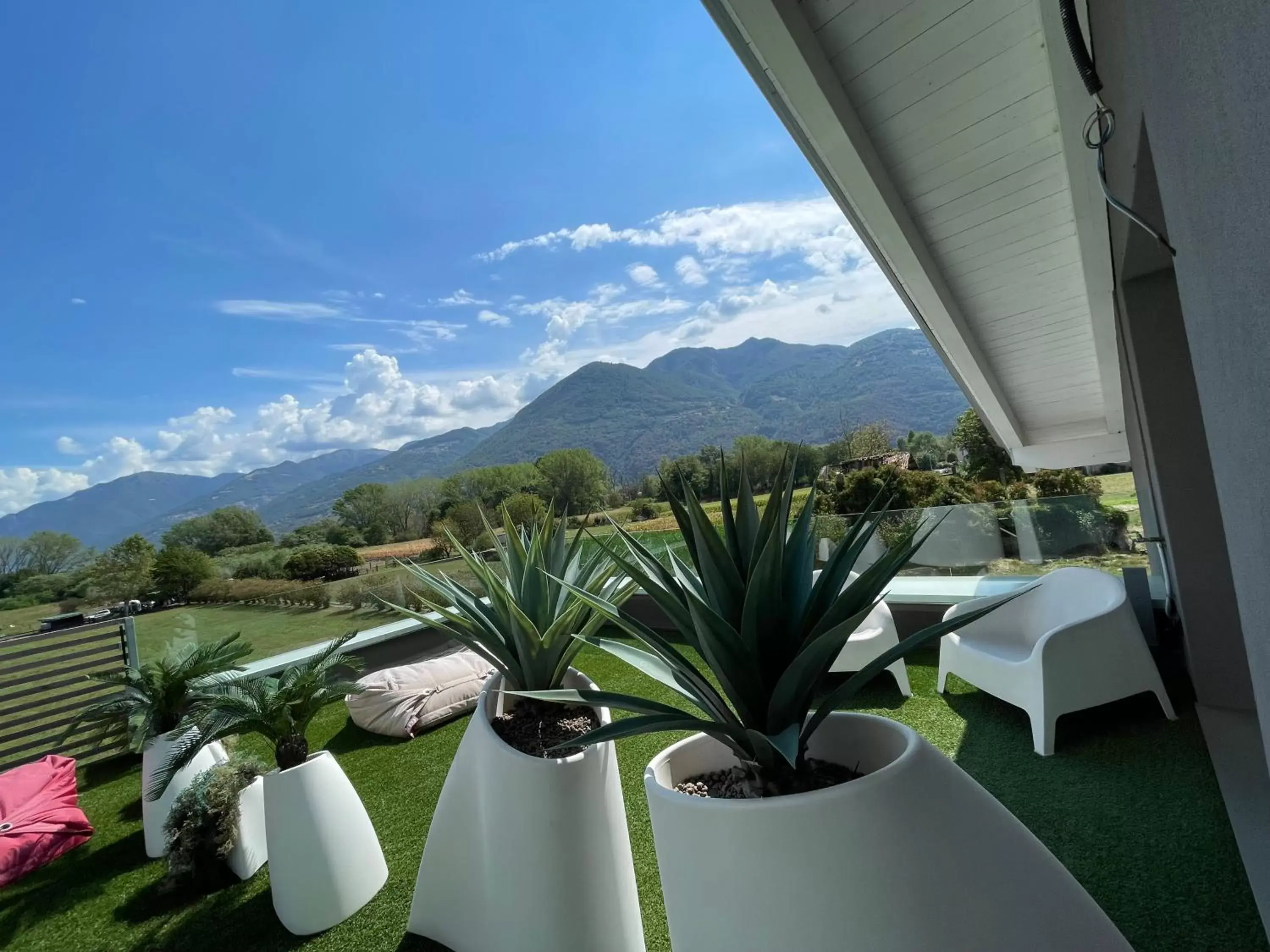 Balcony/Terrace, Mountain View in Art B&B Design