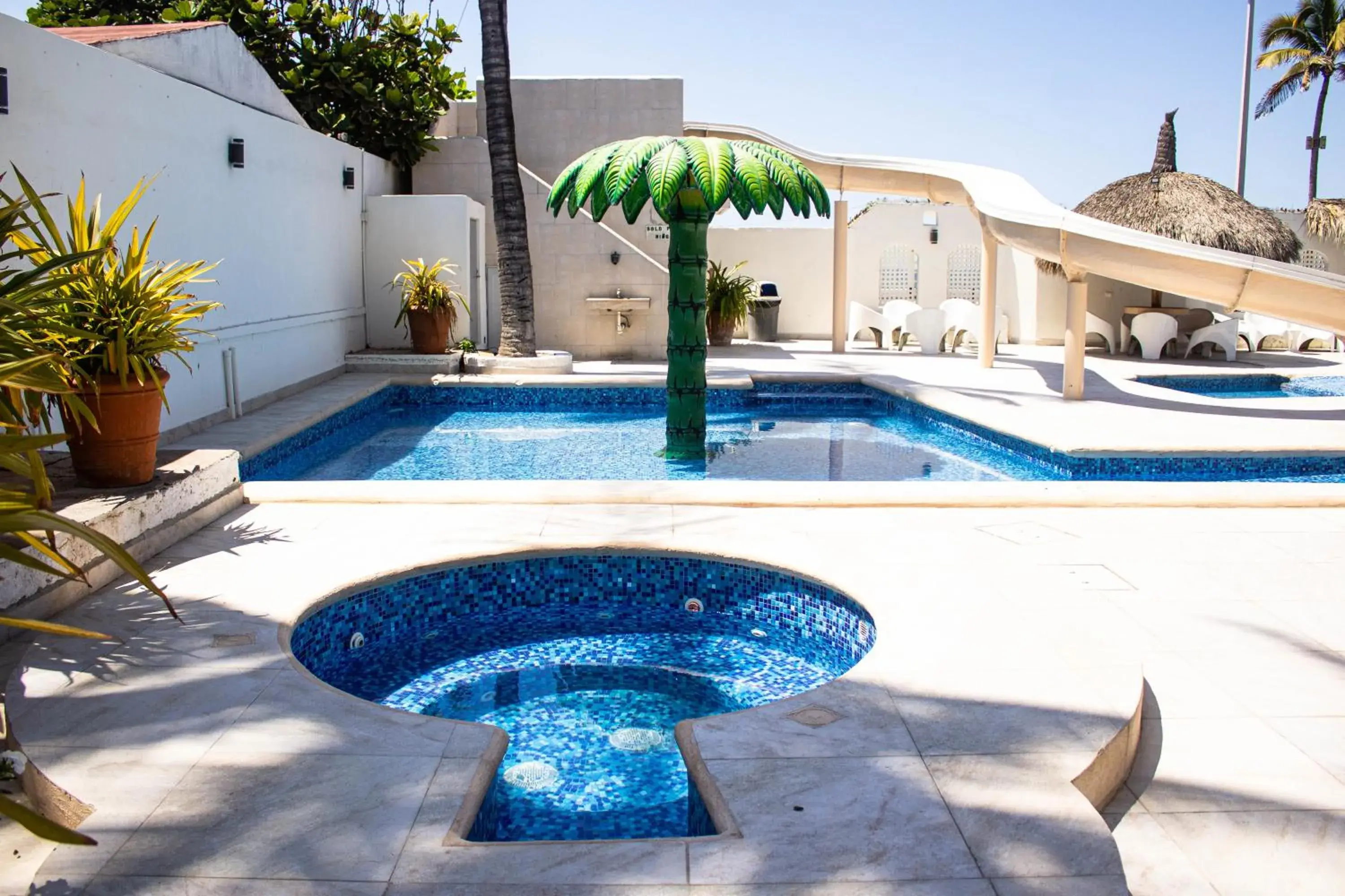 Pool view in Hotel Sands Arenas Pool view in Hotel Sands Arenas