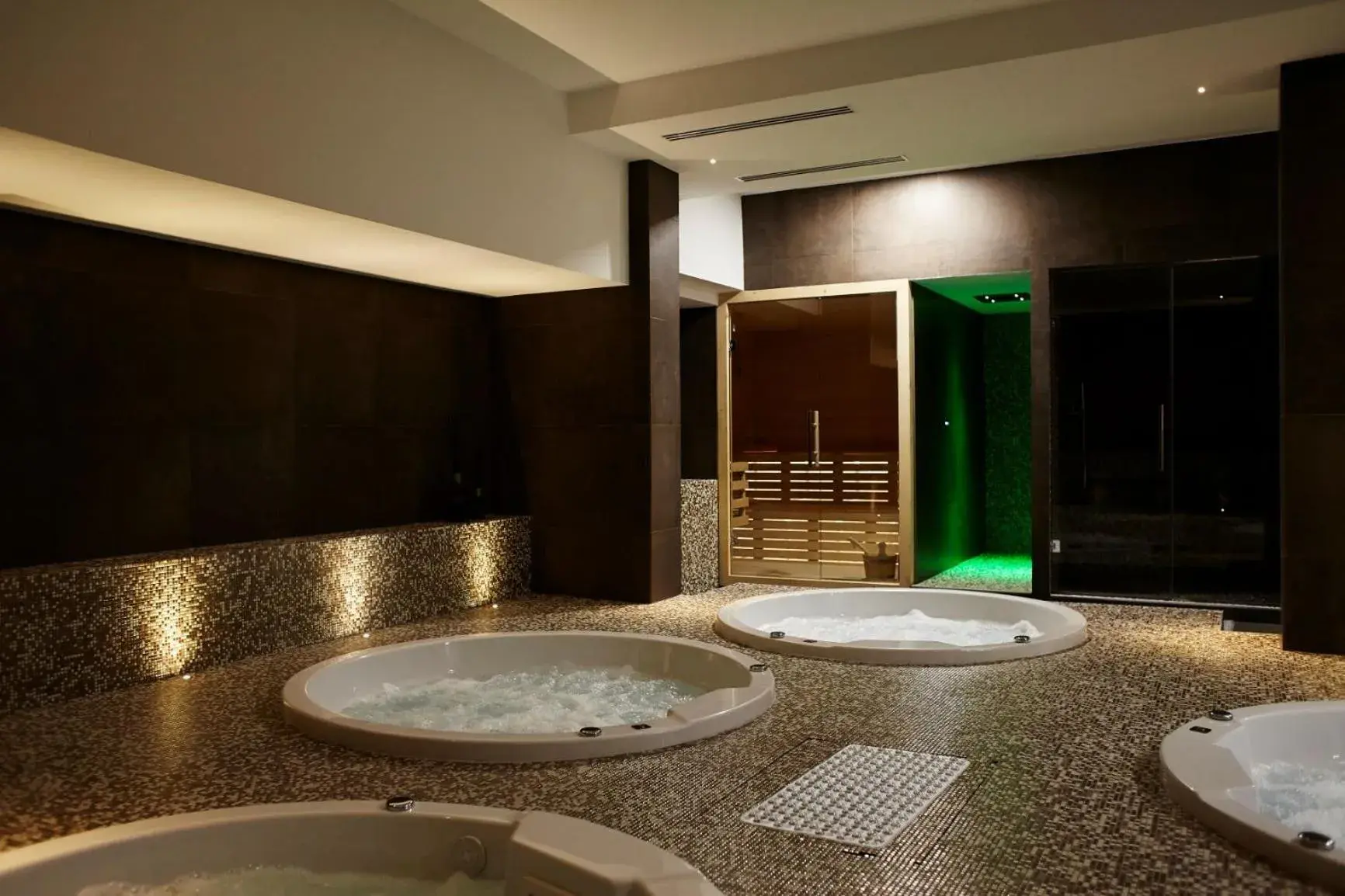 Activities, Bathroom in Grieco Business & Spa Hotel