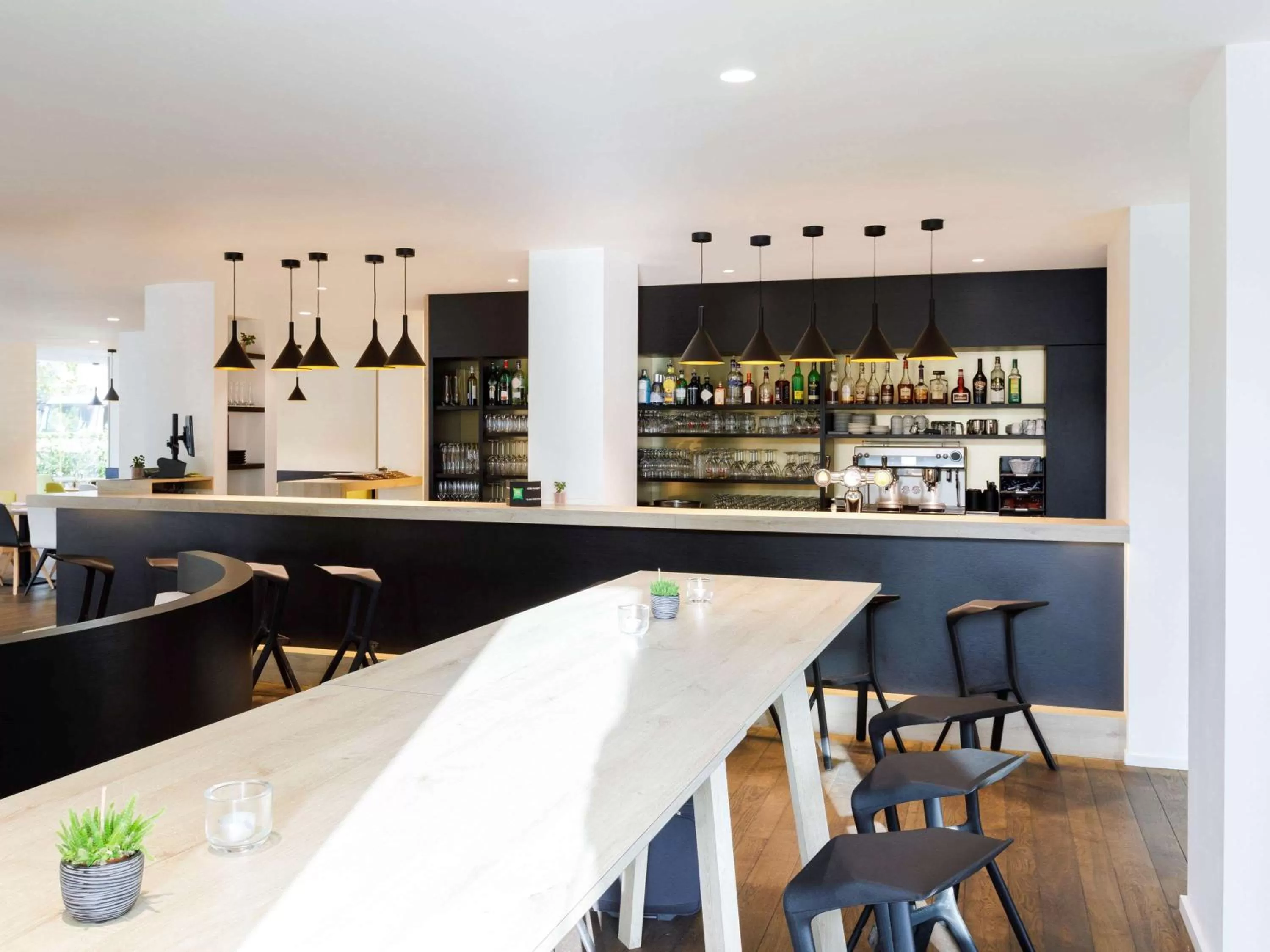 Lounge or bar in ibis Styles Kortrijk Expo