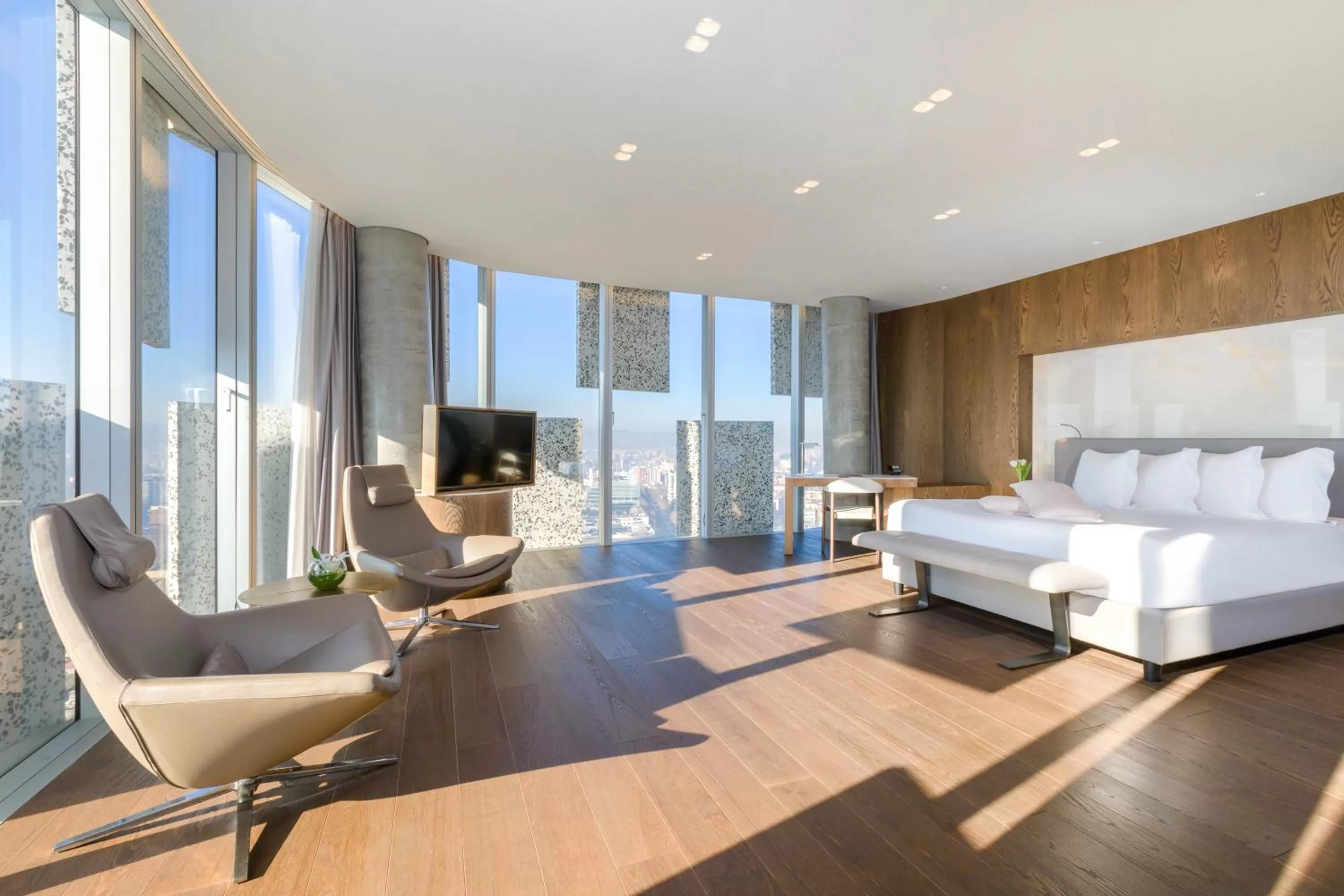 Living room, Bed in Maritim Hotel Plaza Tirana