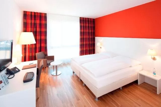 Day, Bed in Hotel Arcade