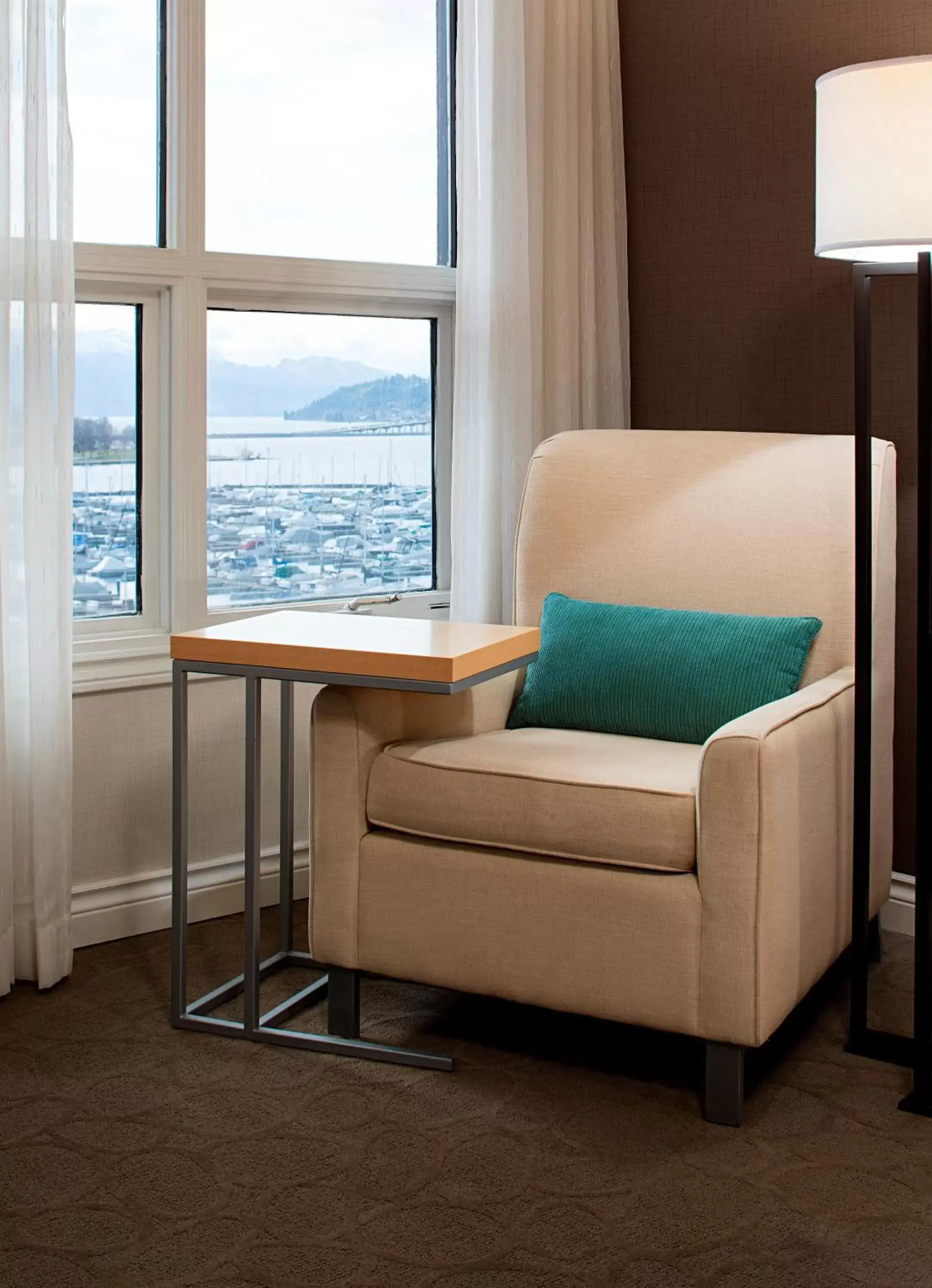 Lake view, Seating Area in Delta Hotels by Marriott Grand Okanagan Resort