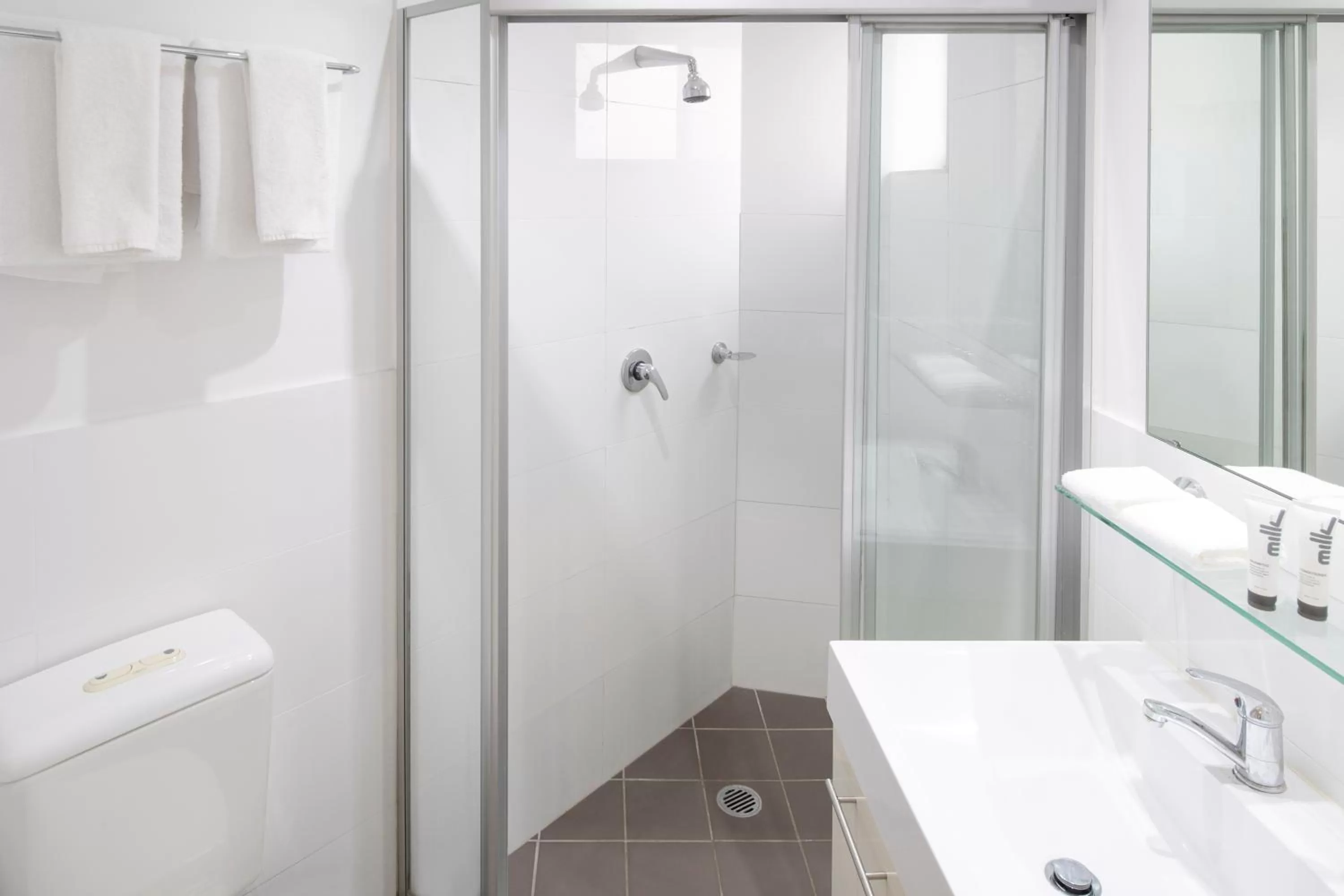 Shower in Mantra Castle Hill Sydney, an Accor Hotel