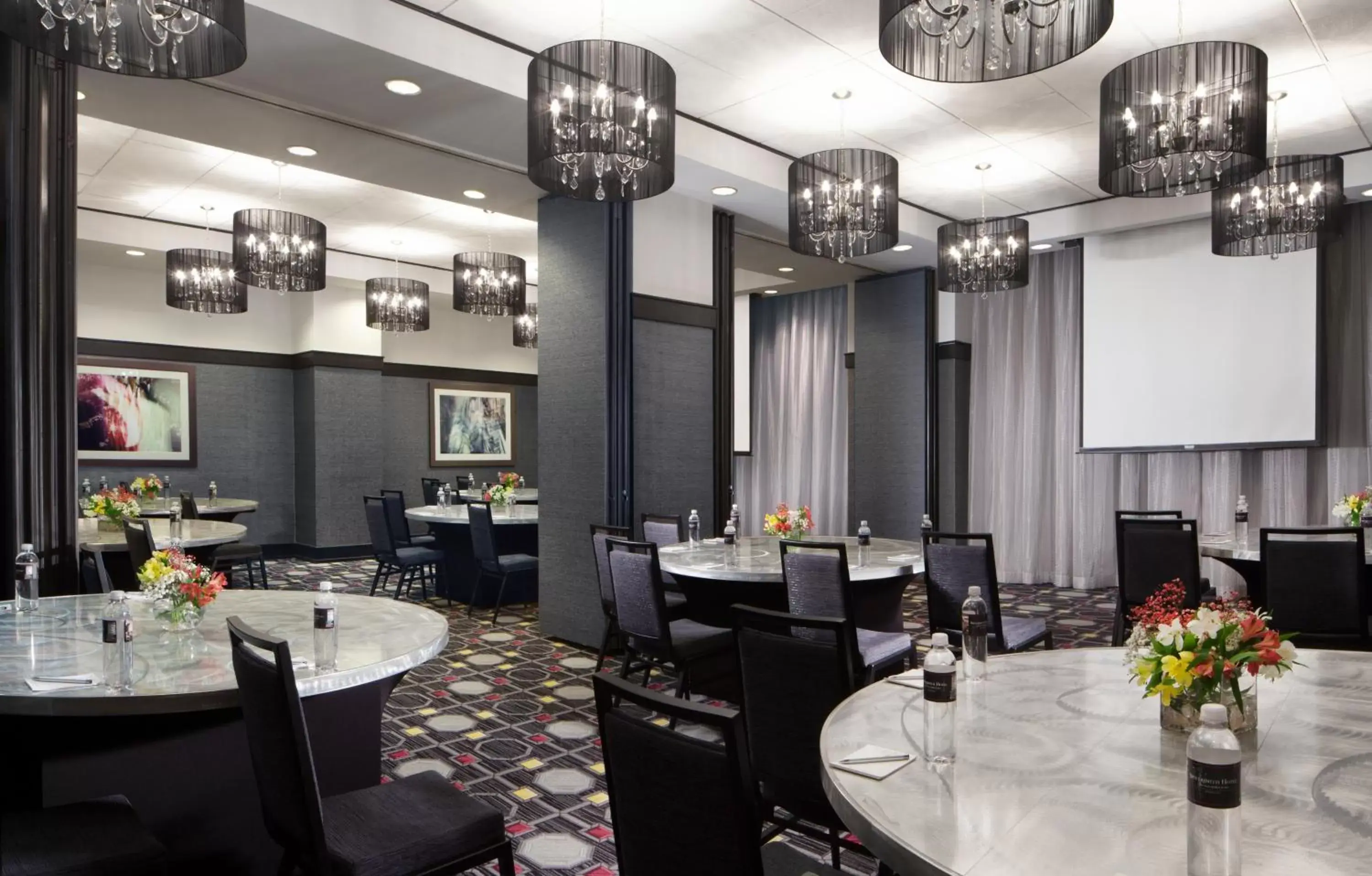 Meeting/conference room, Restaurant/Places to Eat in Silversmith Hotel Chicago Downtown