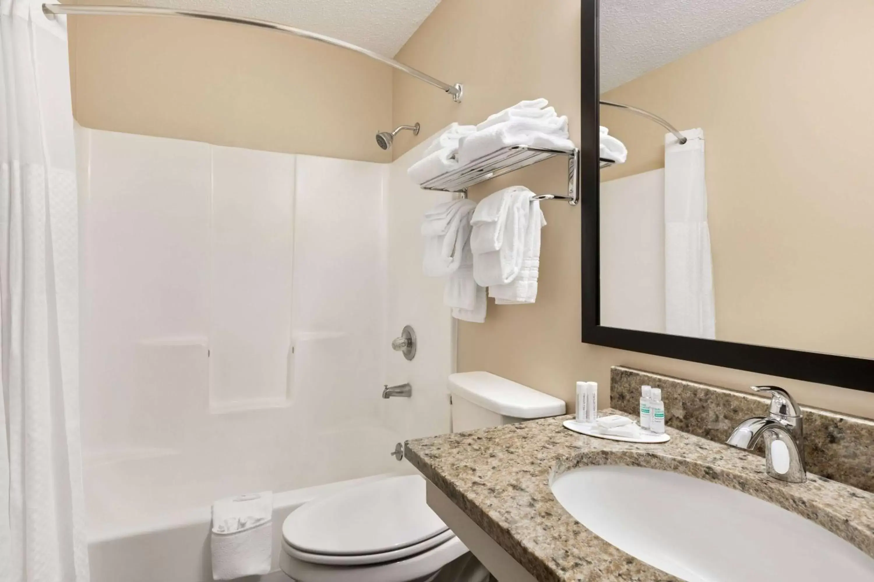 TV and multimedia, Bathroom in Super 8 by Wyndham Lincoln North