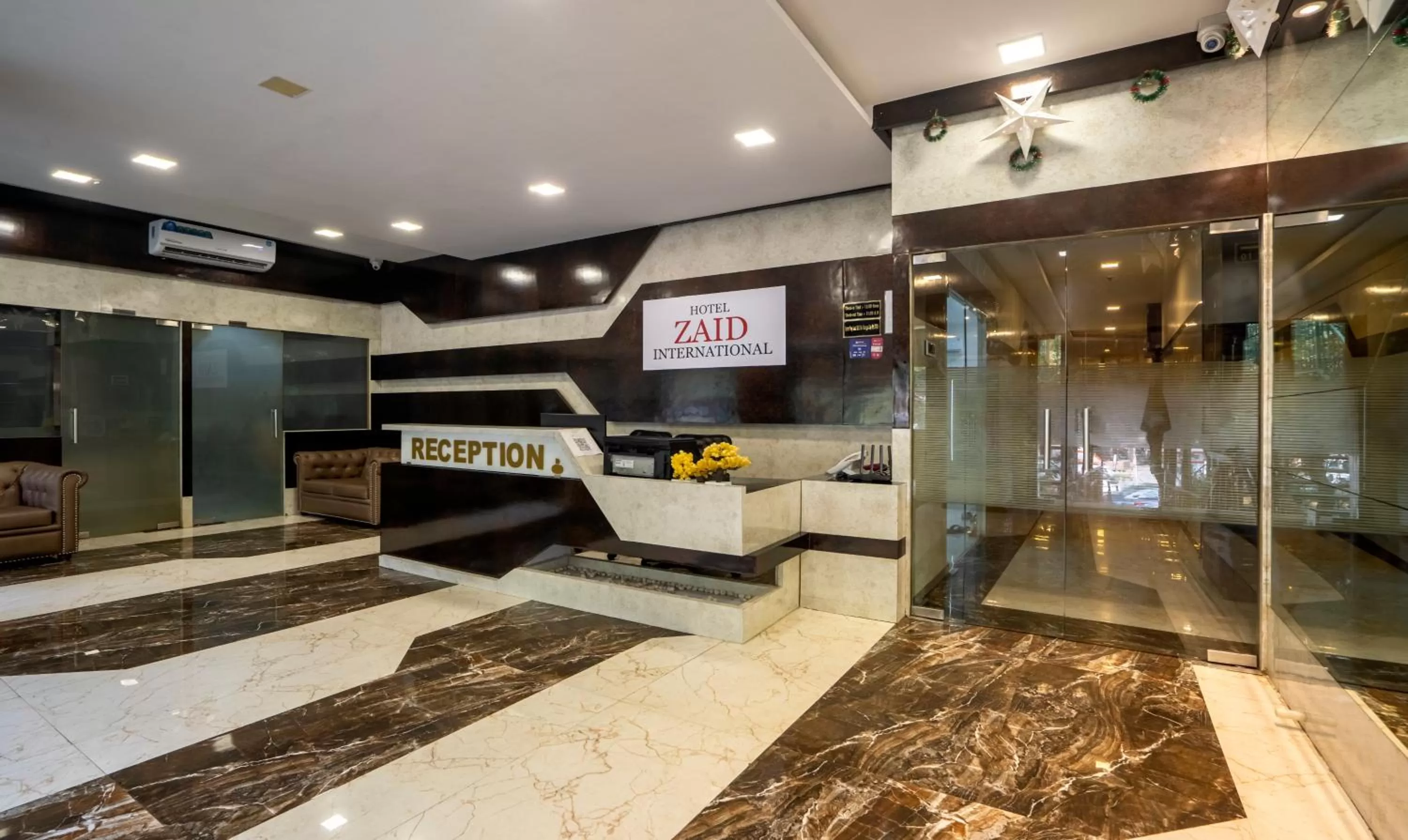 Lobby or reception in Treebo Zaid International Powai