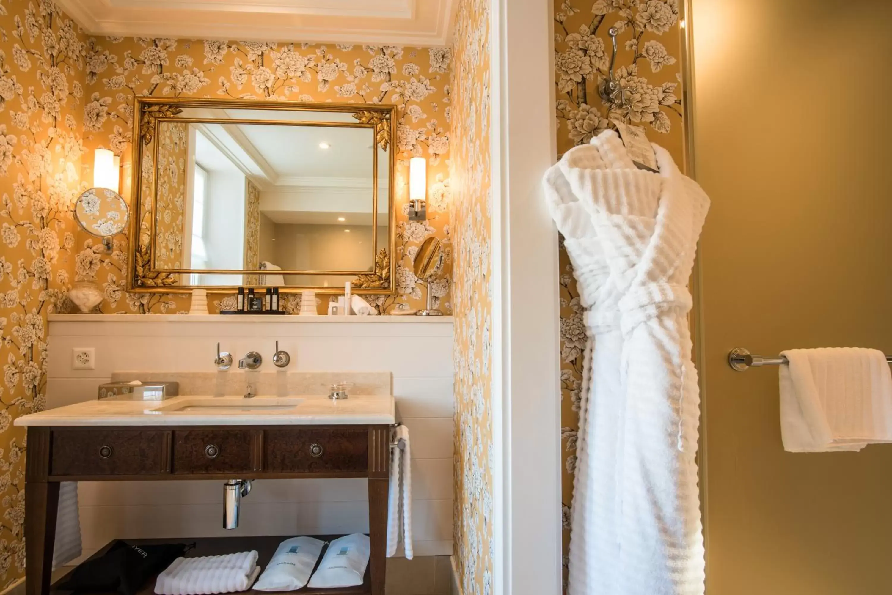 Other, Bathroom in Grand Hotel du Lac - Relais & Châteaux