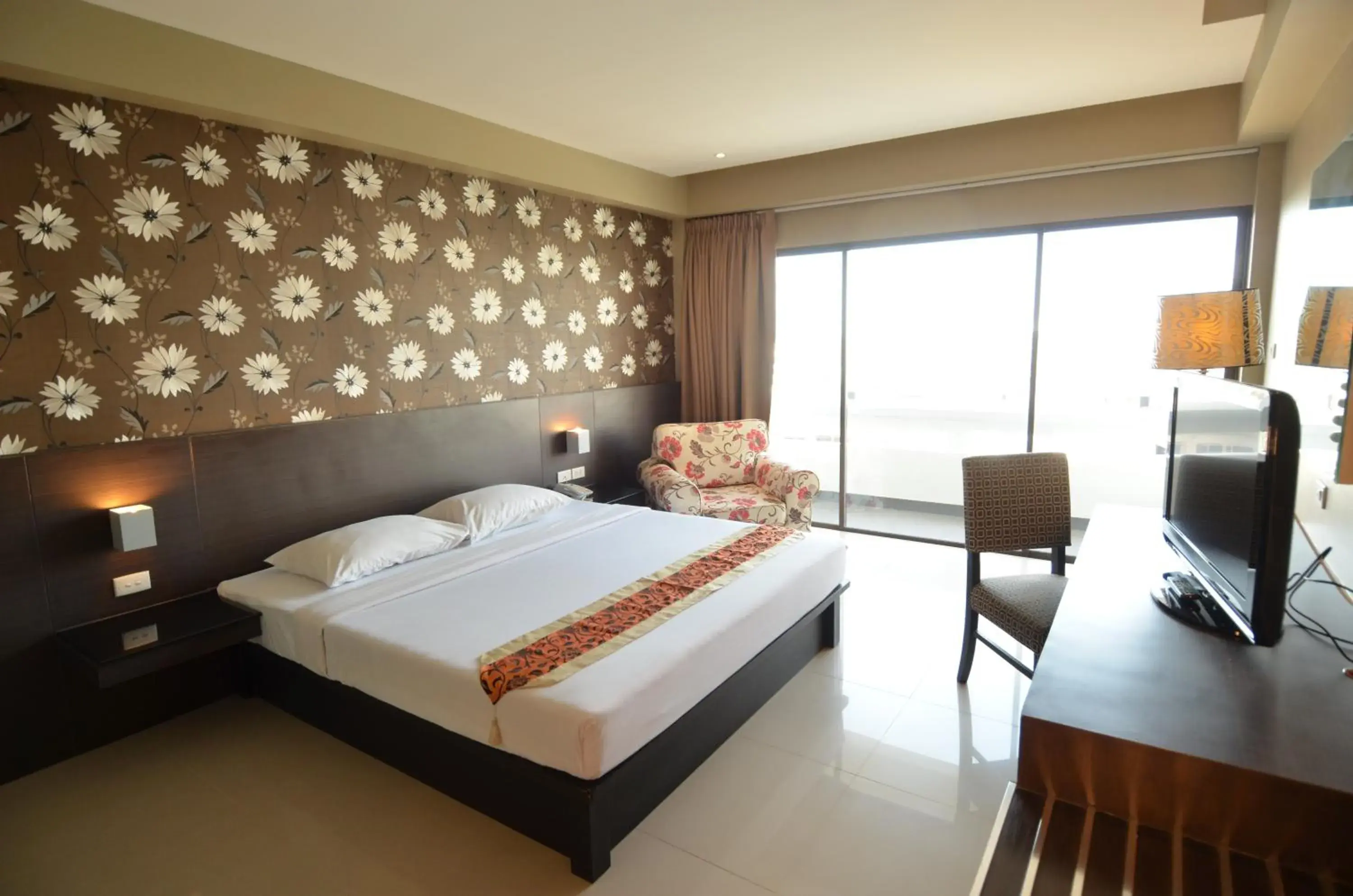 Bedroom, Bed in Welcome Plaza Hotel Pattaya