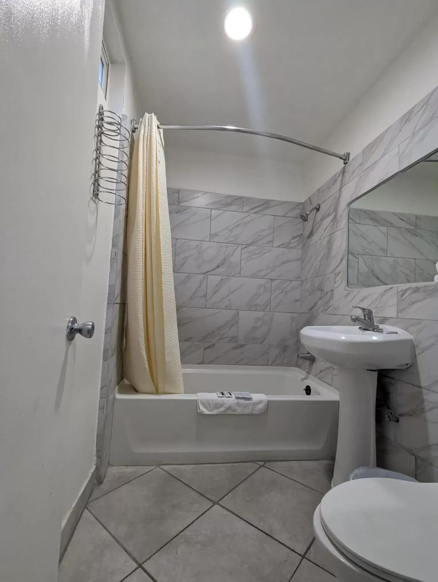 Shower, Bathroom in BEST MOTEL