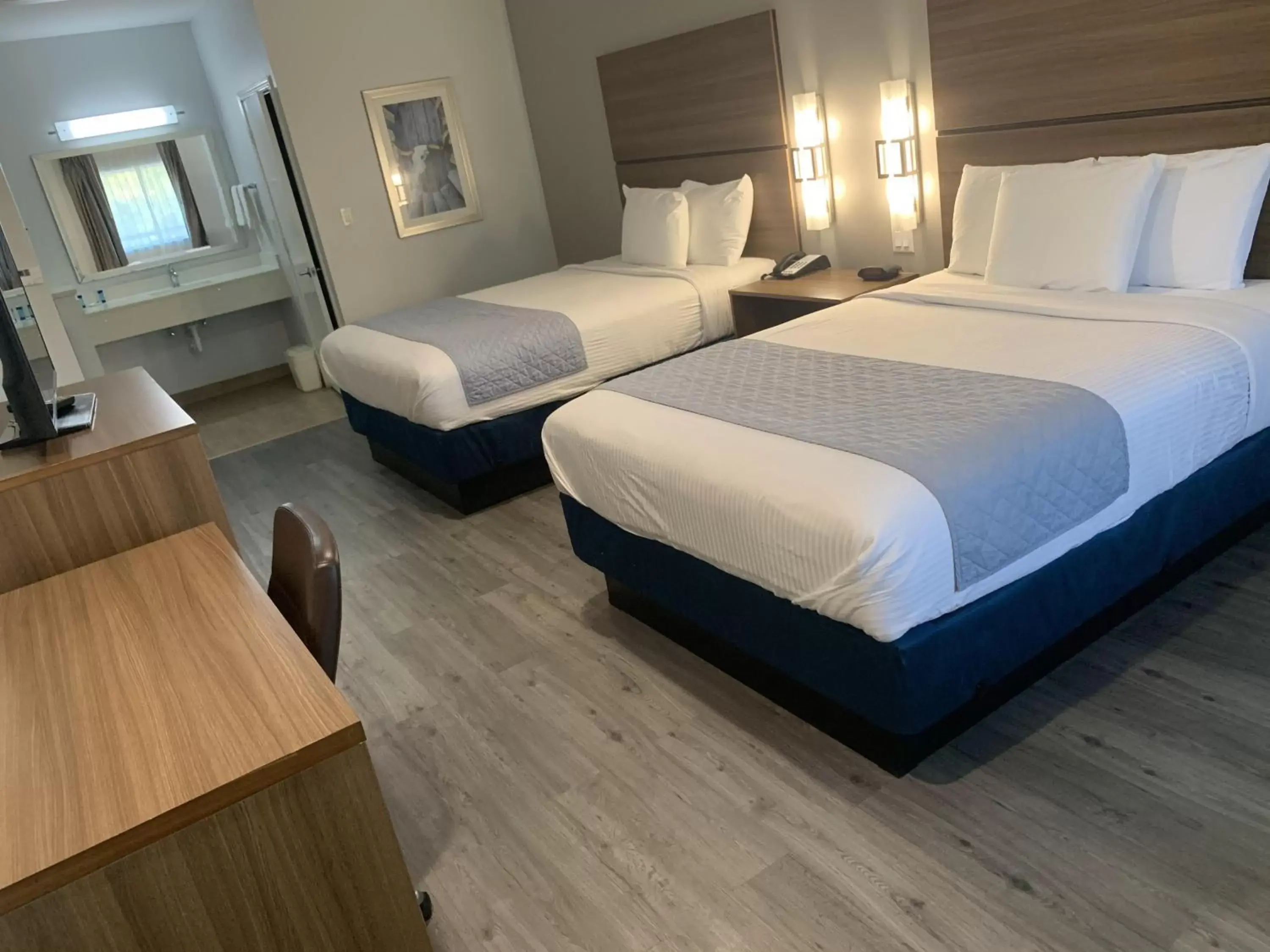 Bed in Americas Best Value Inn & Suites Porter North Houston
