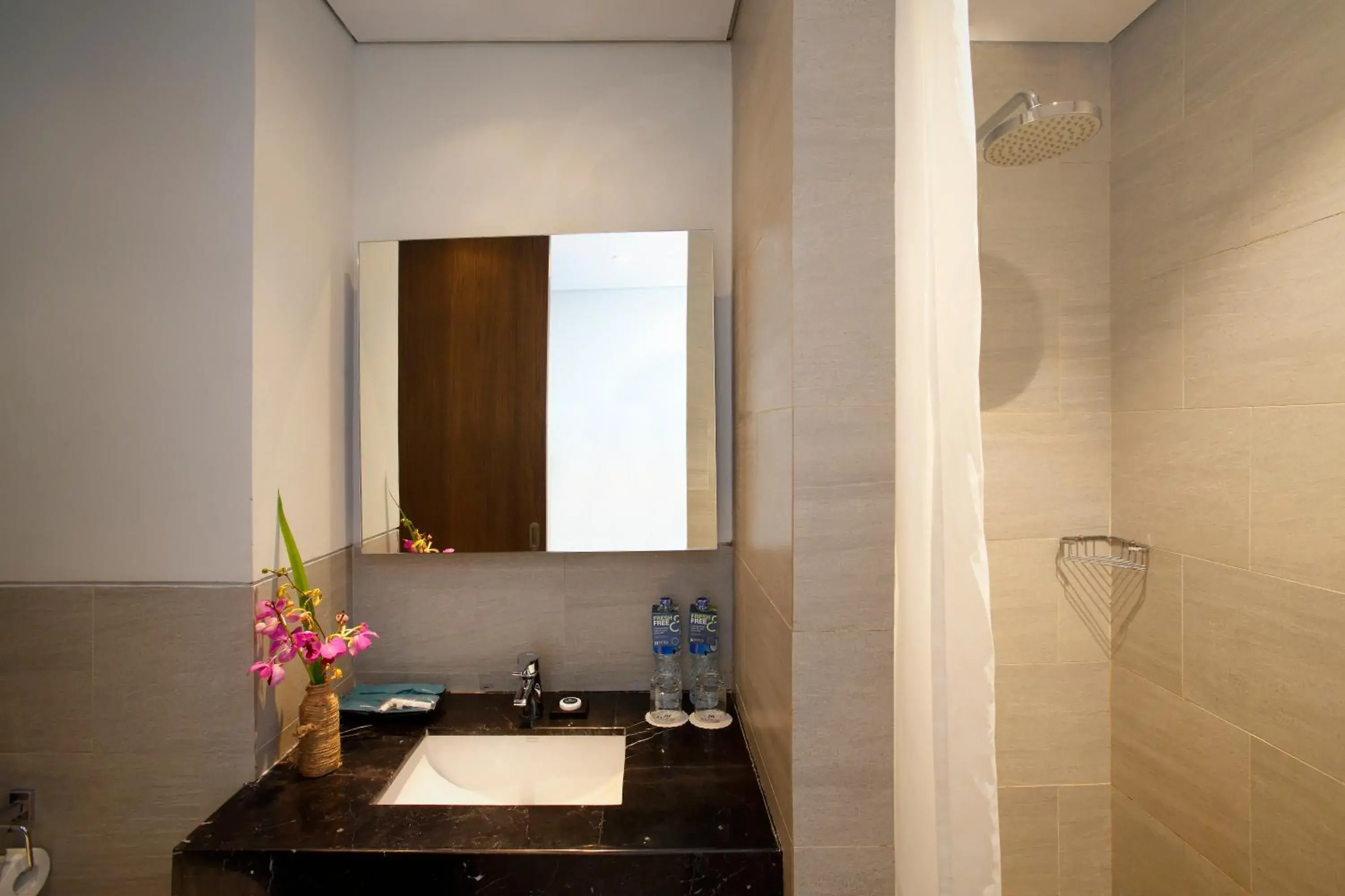 Bathroom in Batiqa Hotel Palembang