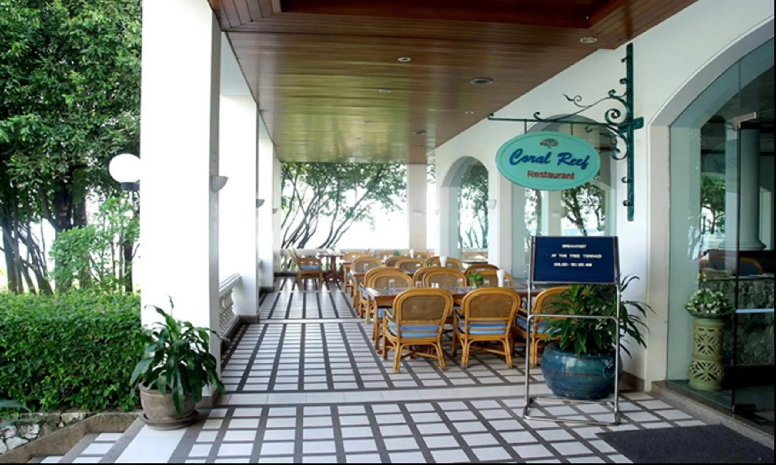 Restaurant/places to eat in Purimas Beach Hotel & Spa