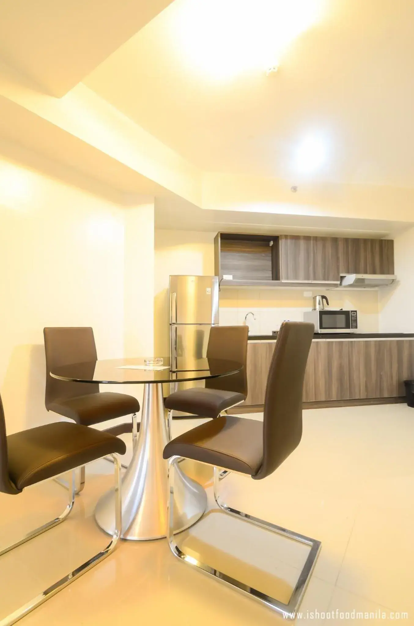 Dining Area in Extremeli Suites