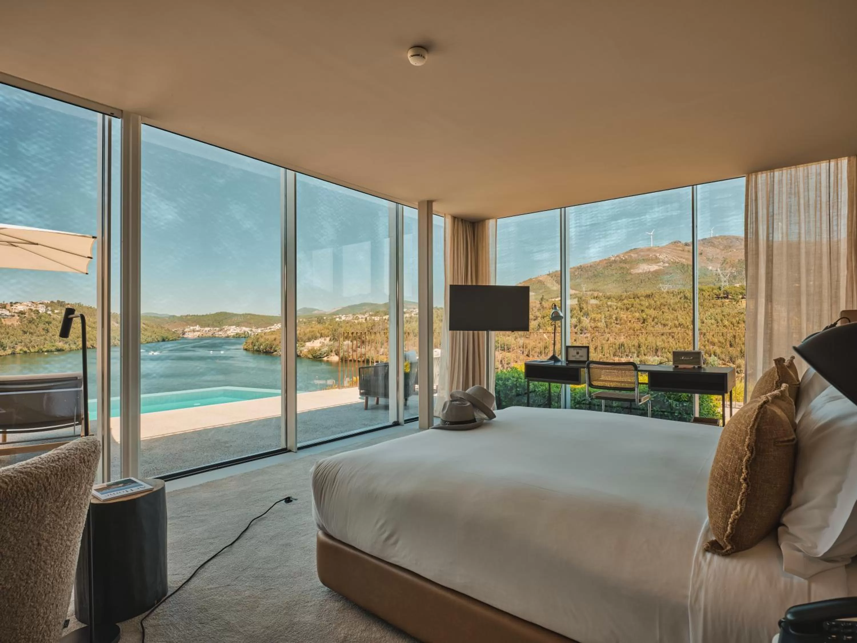 River view, Bed in Octant Douro