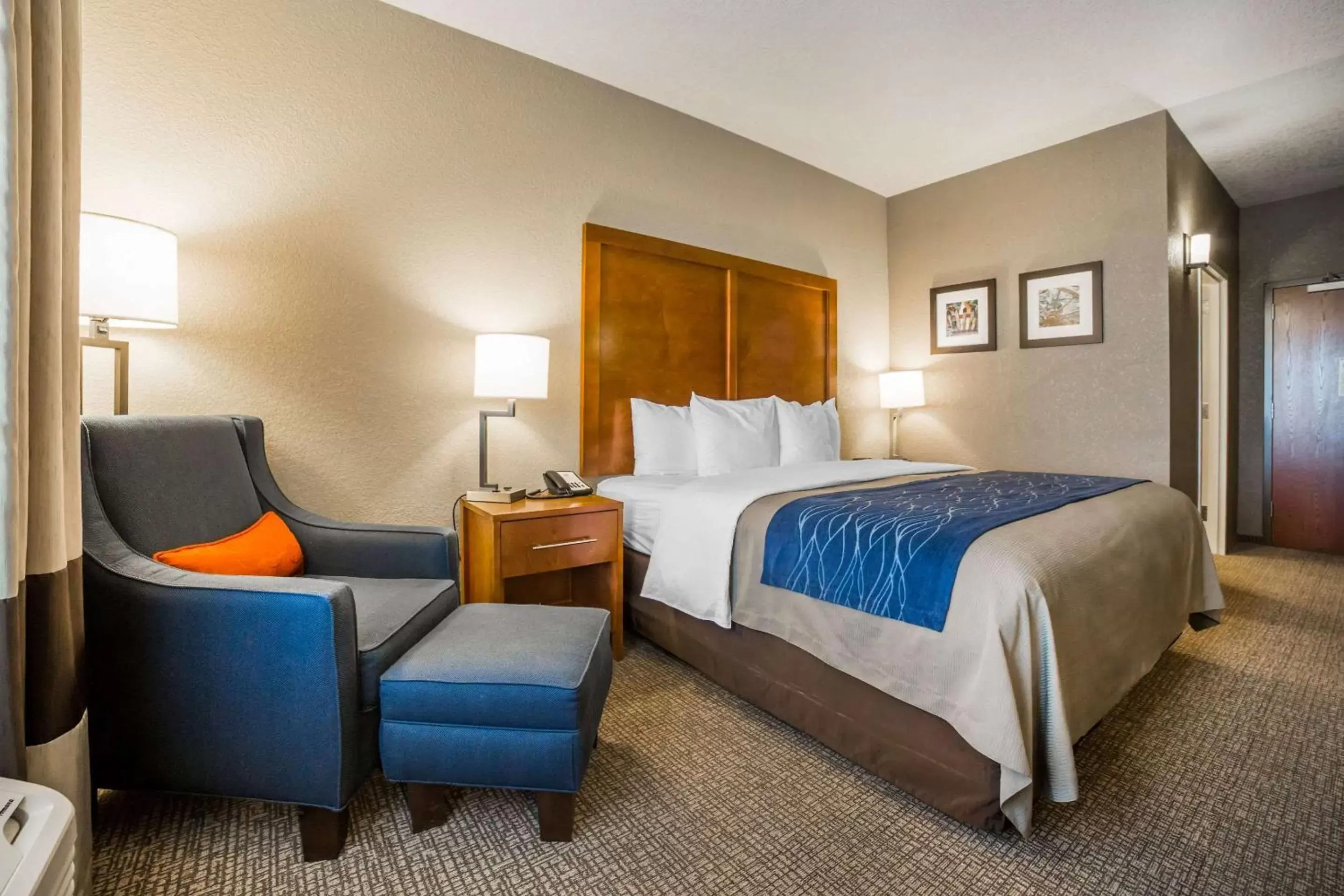 Photo of the whole room, Bed in Comfort Inn & Suites Cheyenne