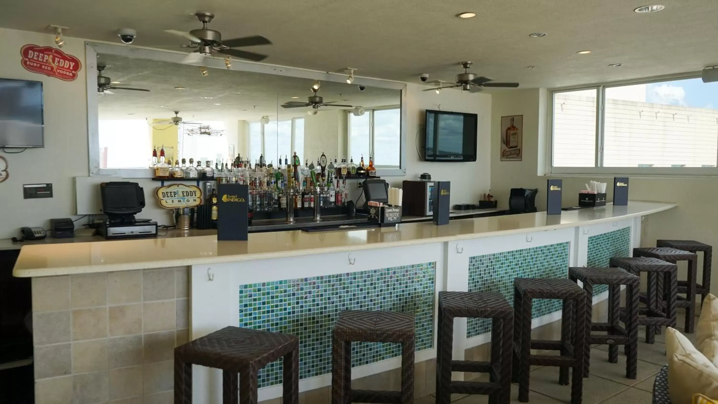Lounge or bar, Restaurant/Places to Eat in The Banyan Hotel Fort Myers, Tapestry Collection by Hilton