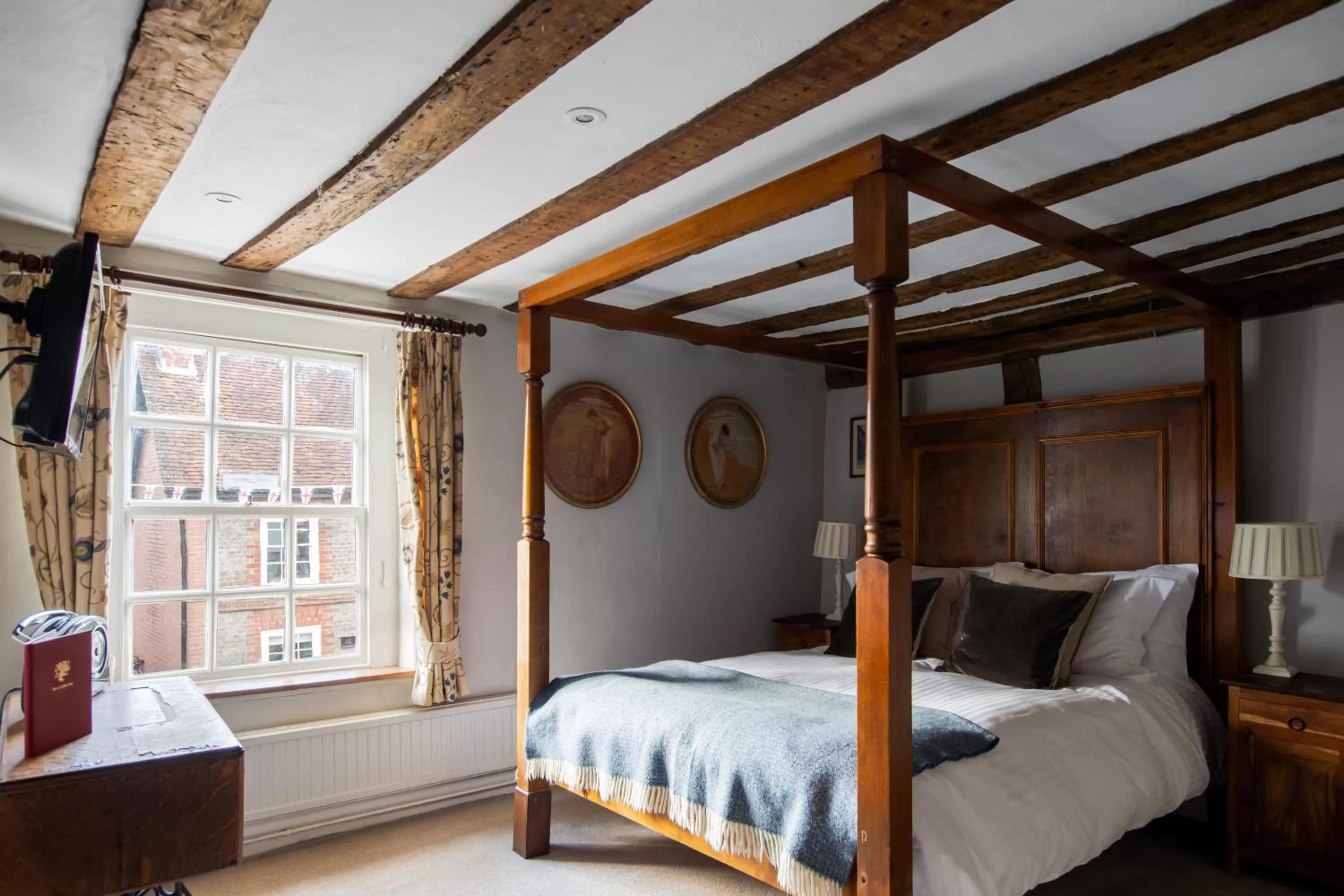 Bedroom, Bed in The Griffin Inn