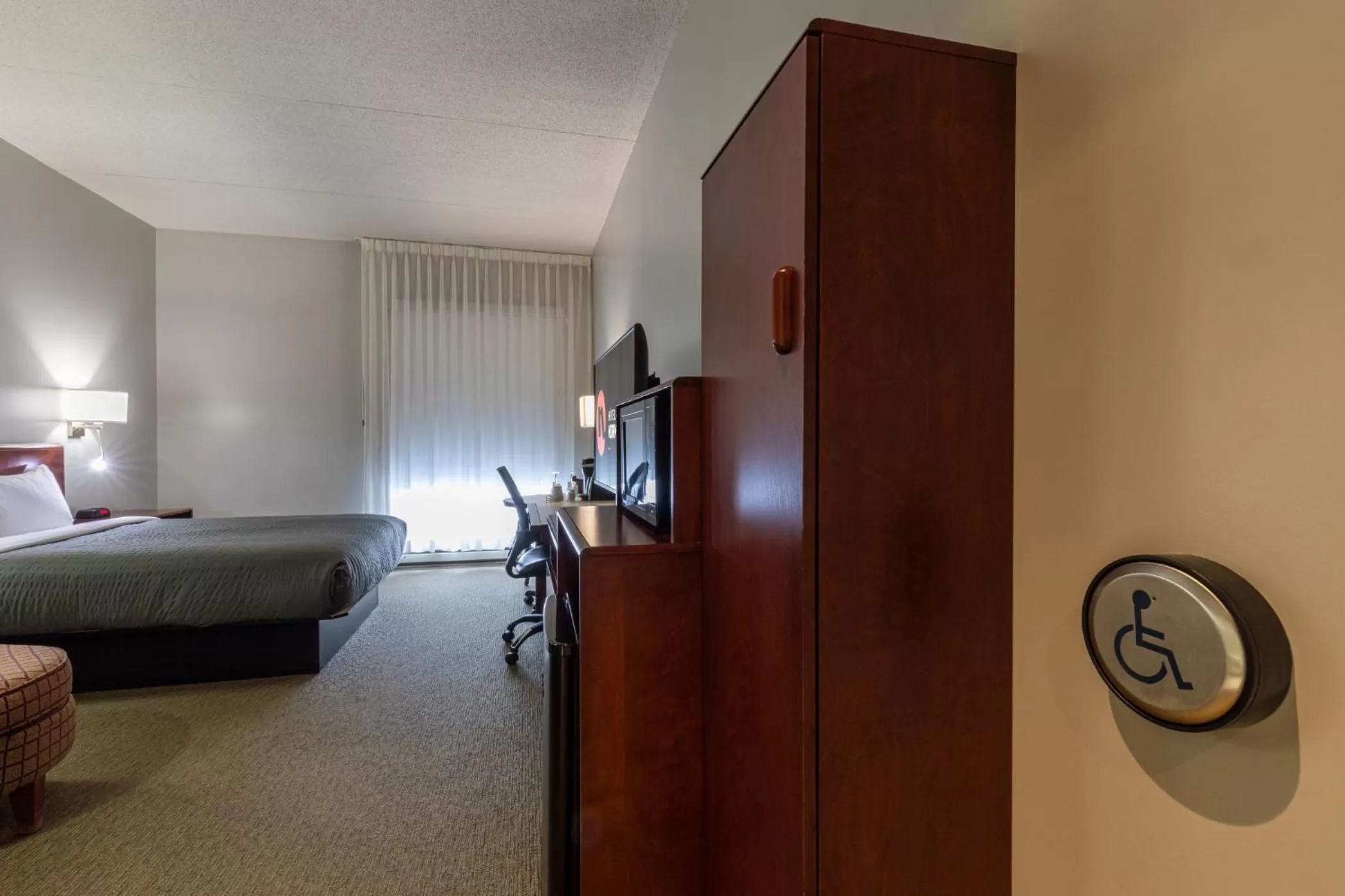 Bed in Hôtel & Suites Normandin Québec