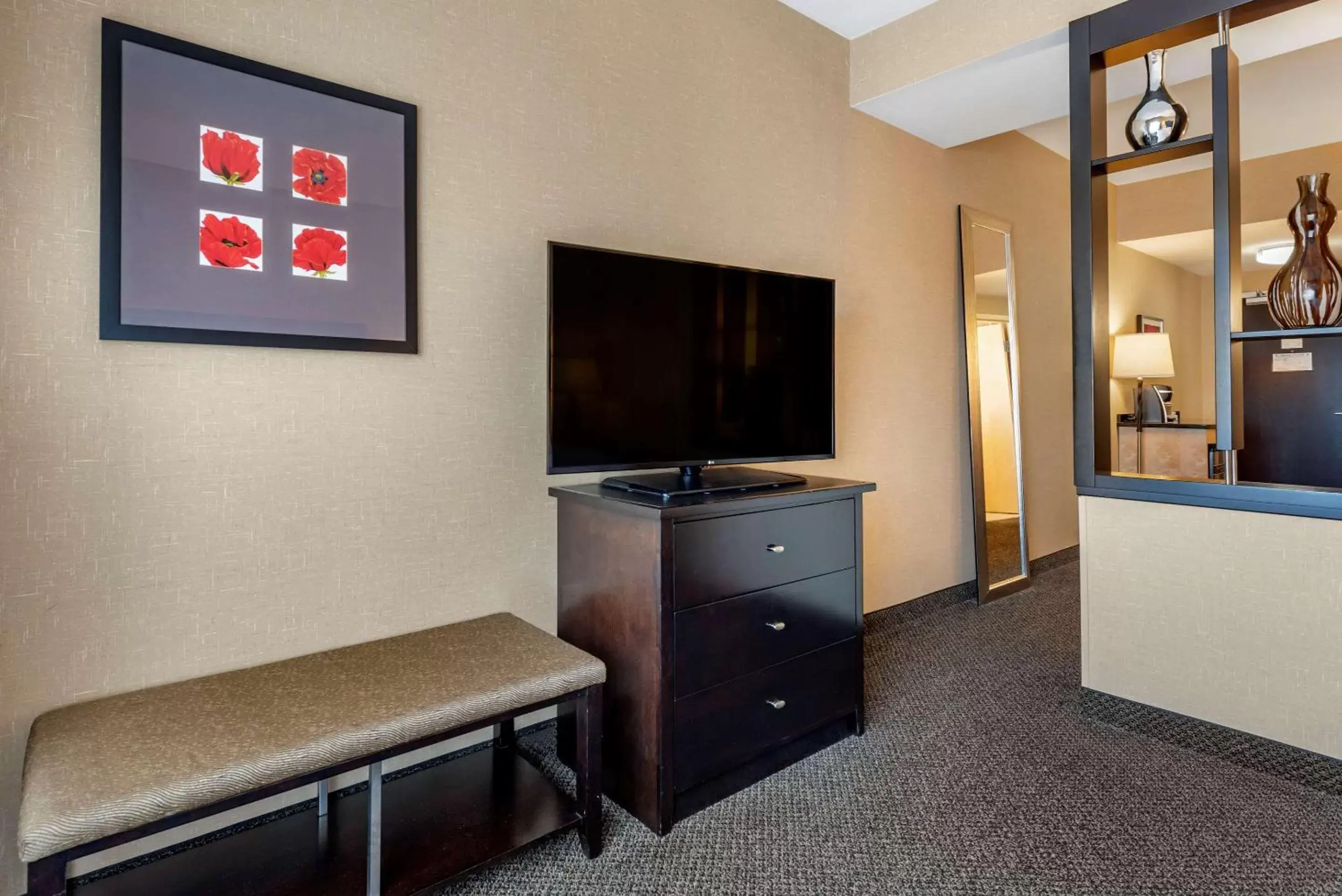 Photo of the whole room, TV/Entertainment Center in Cambria Hotel Columbus - Polaris