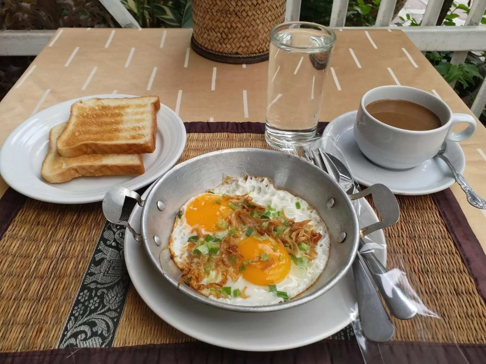 Breakfast in Platinum Place