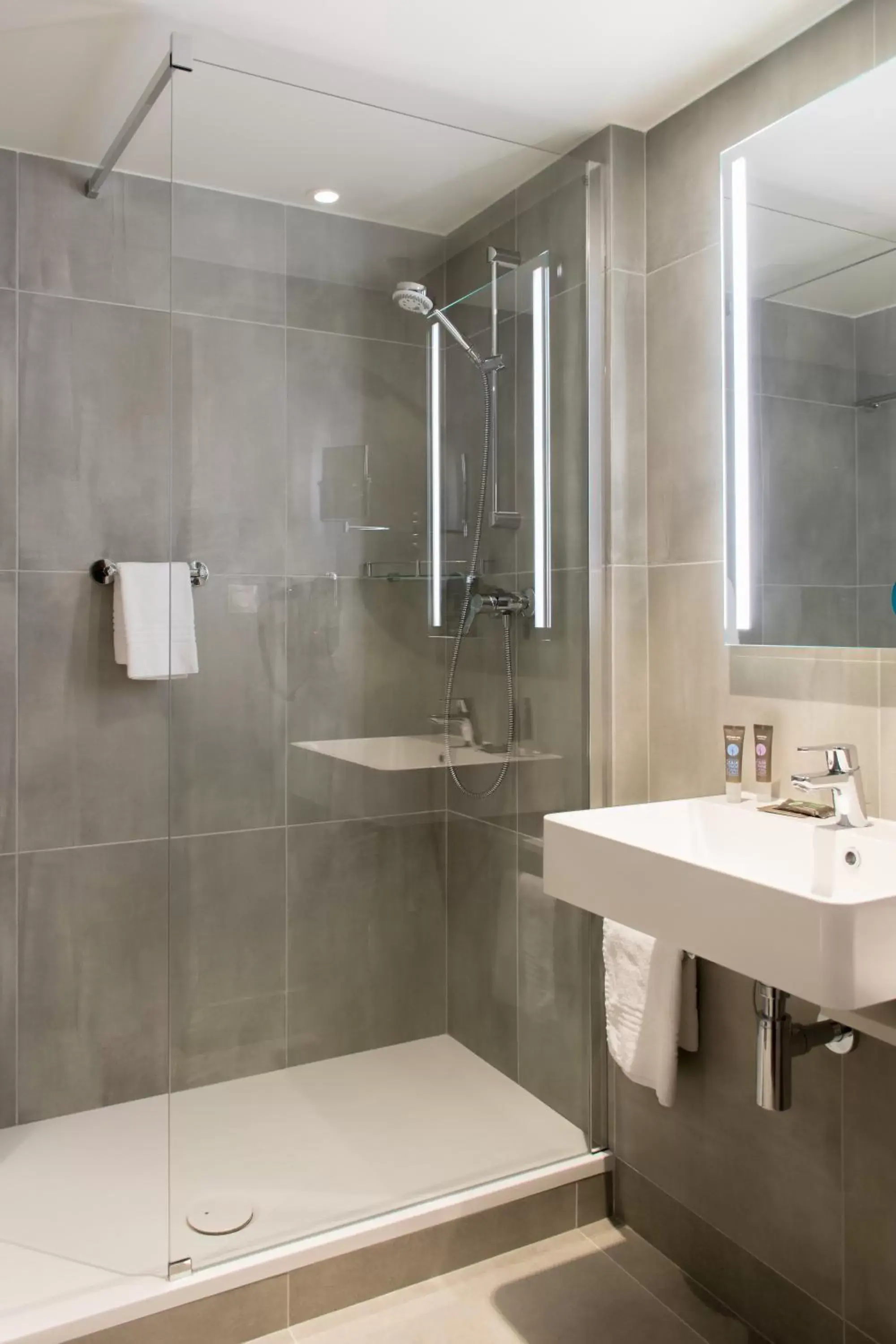 Shower, Bathroom in Novotel Szczecin Centrum