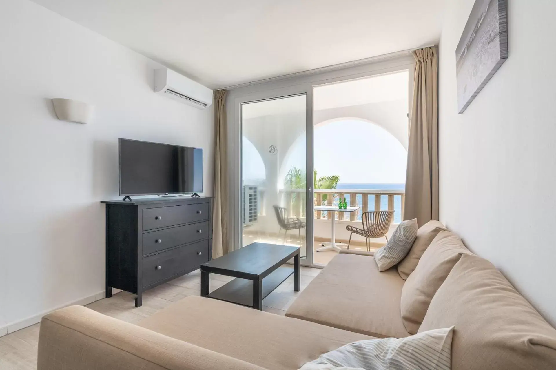 TV and multimedia, Seating Area in Orange Colom - Seaside Apartments