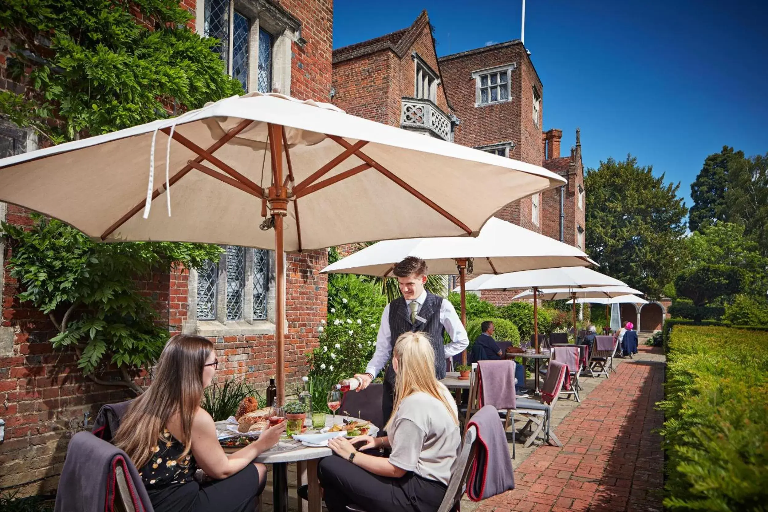 Patio in Great Fosters - Near Windsor