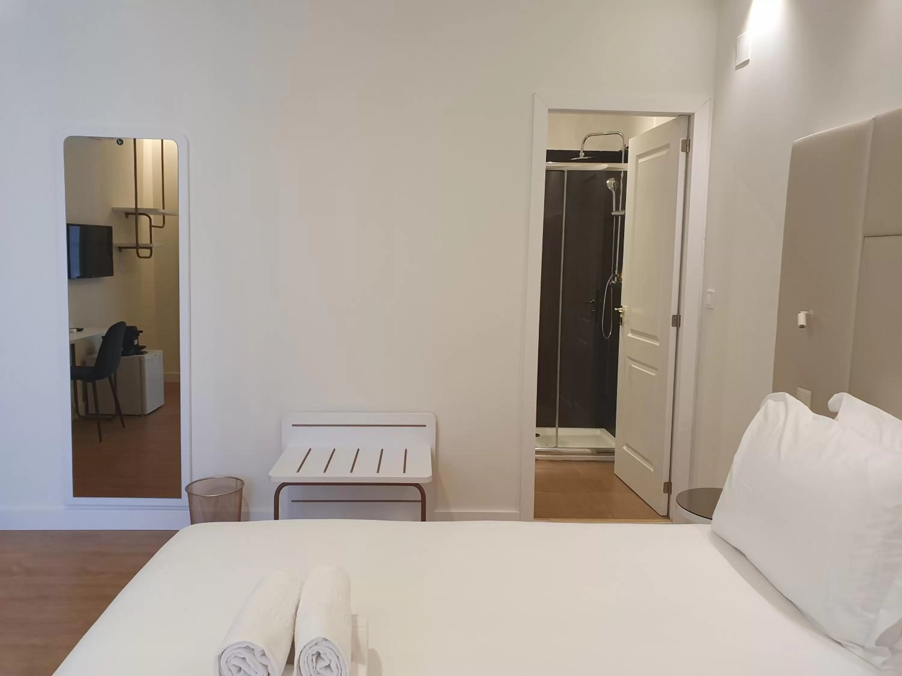 Bedroom, Bed in Le Premier Lisbon Suites