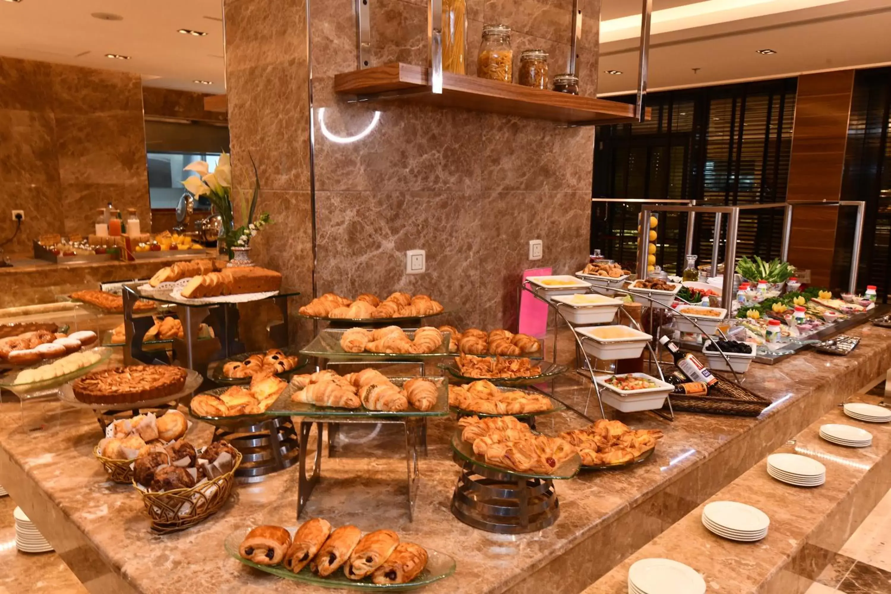 Restaurant/places to eat in Ramada by Wyndham Continental Jeddah Restaurant/places to eat in Ramada by Wyndham Continental Jeddah